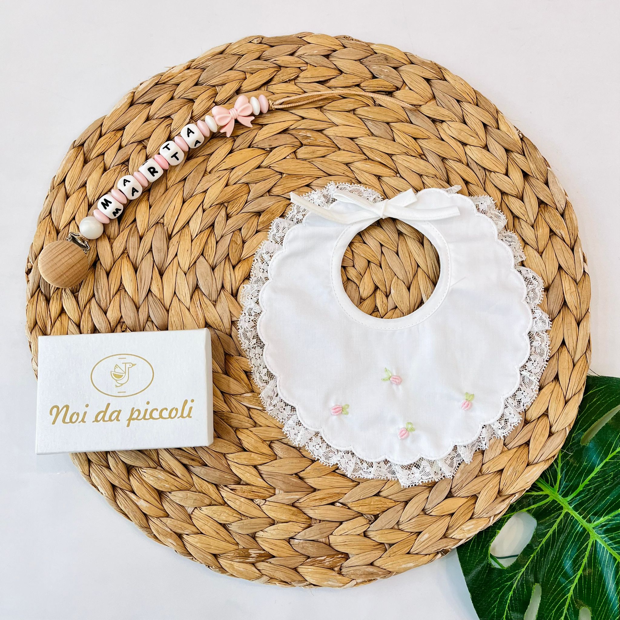 BAVETTO PIZZO E ROSELLINE 100 % COTONE ROSA LIME - Noi da piccoli