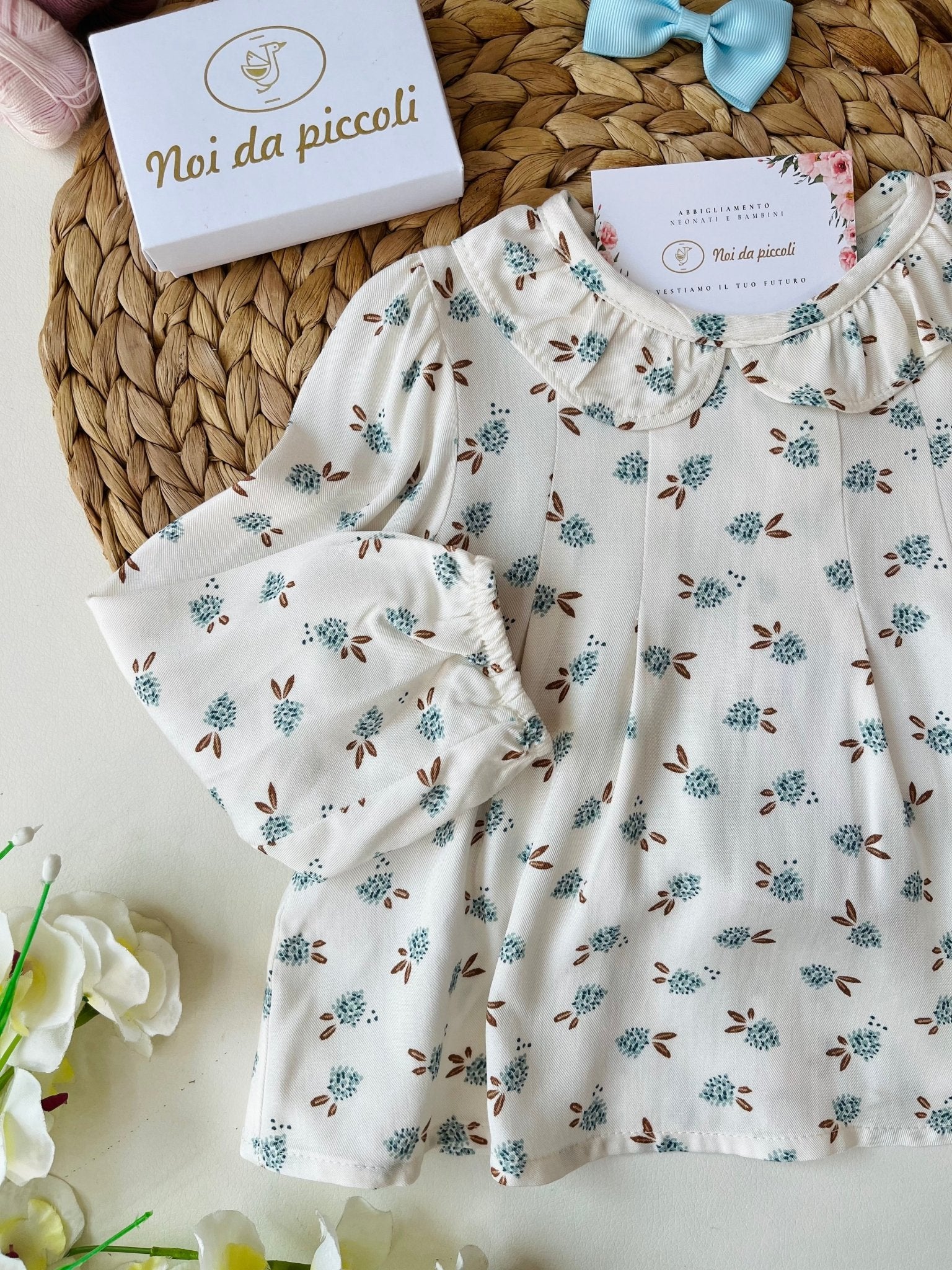 BLUSA FIORI CON COLLETTO VOLANT - Noi da piccoli