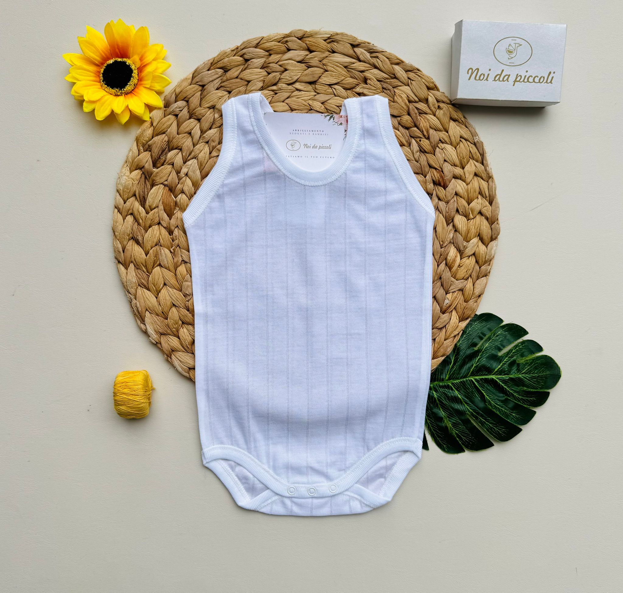 BODY IN COTONE CON RICAMI A RIGHE BIANCO - Noi da piccoli