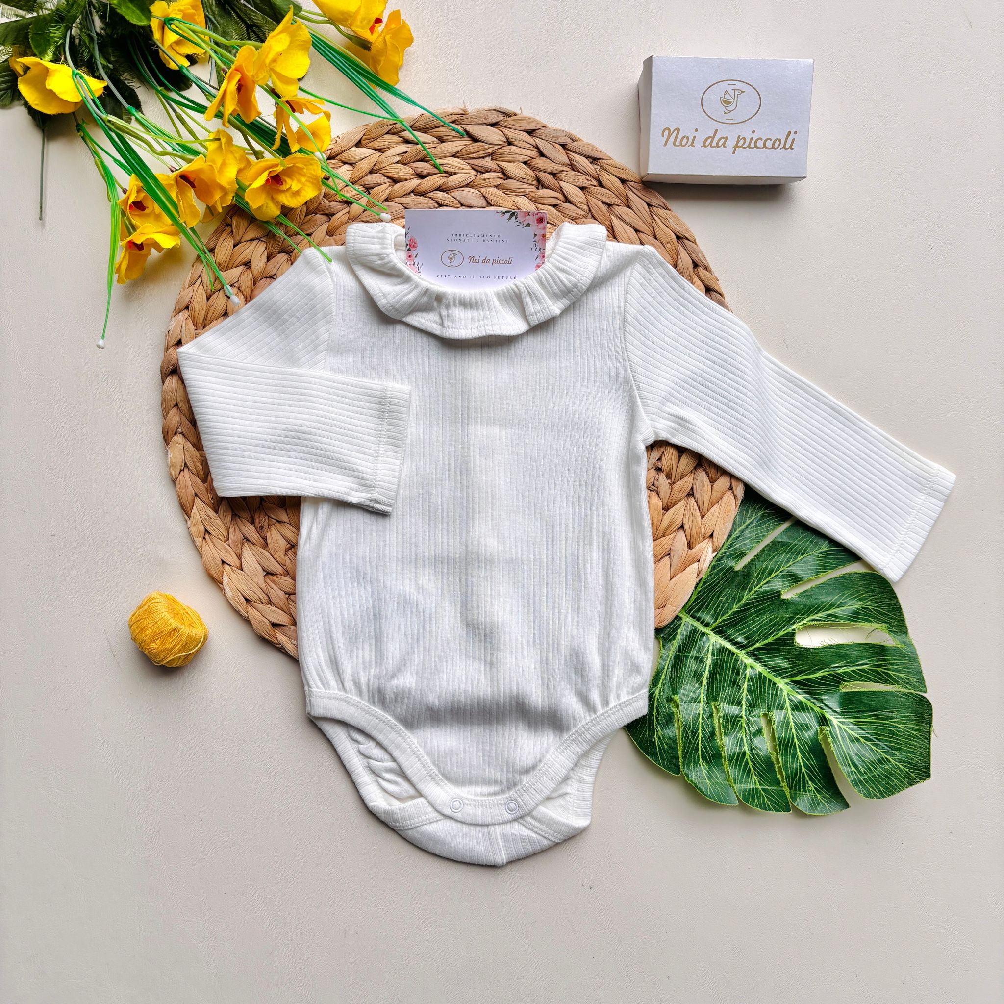 BODY MANICA UNGA IN CALDO COTONE CON COLETTO A VOLANT CRUDO - Noi da piccoli