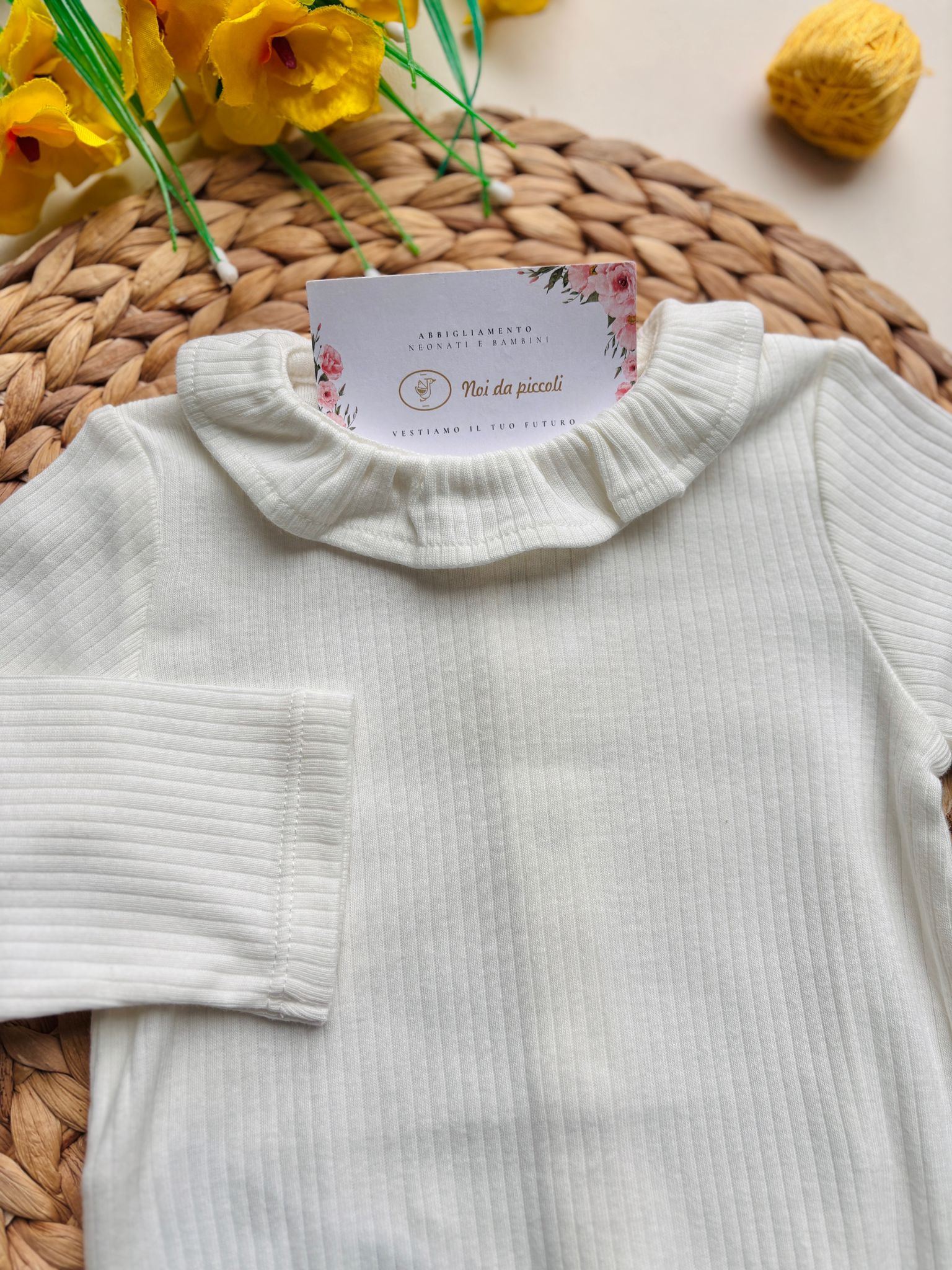 BODY MANICA UNGA IN CALDO COTONE CON COLETTO A VOLANT CRUDO - Noi da piccoli