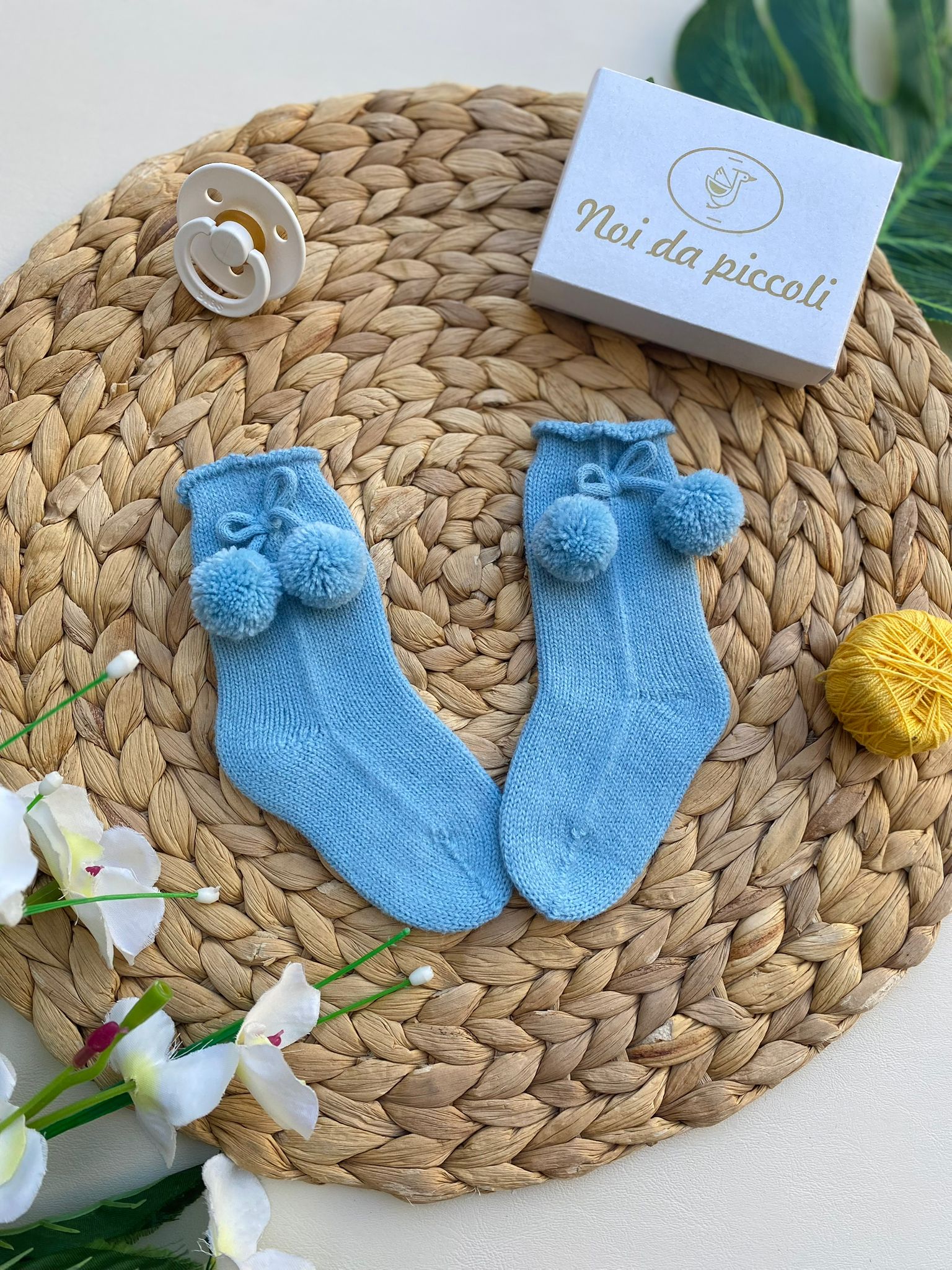 CALZINI CON POM - POM FILATO CALDO CIELO - Noi da piccoli