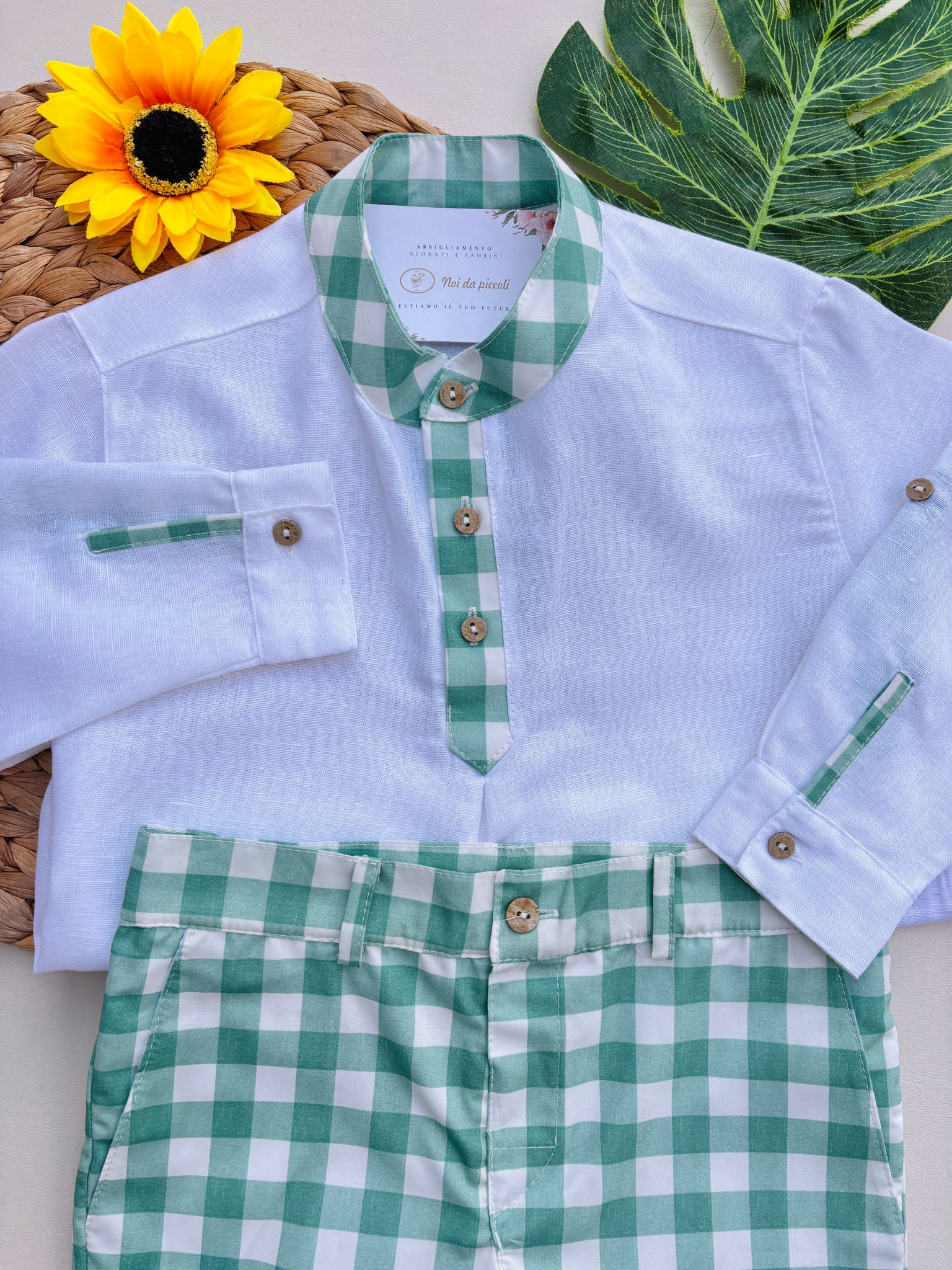 CAMICIA A MANICA LUNGA E PANTALONCINO A QUADRONI IN COTONE E LINO VERDE - Noi da piccoli