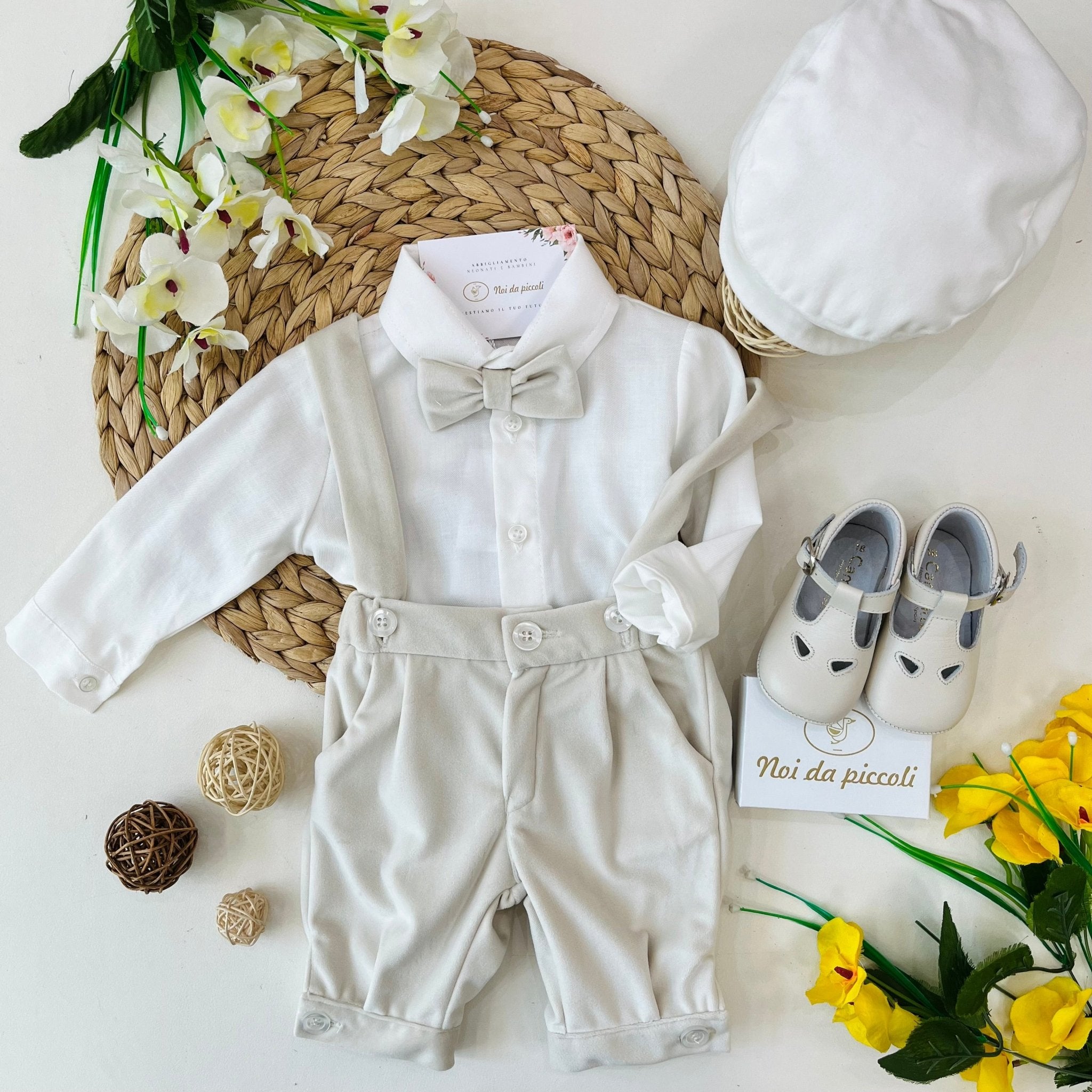 CAMICINA BIANCA CON SALOPETTE E PAPILLON IN VELLUTO BEIGE - Noi da piccoli