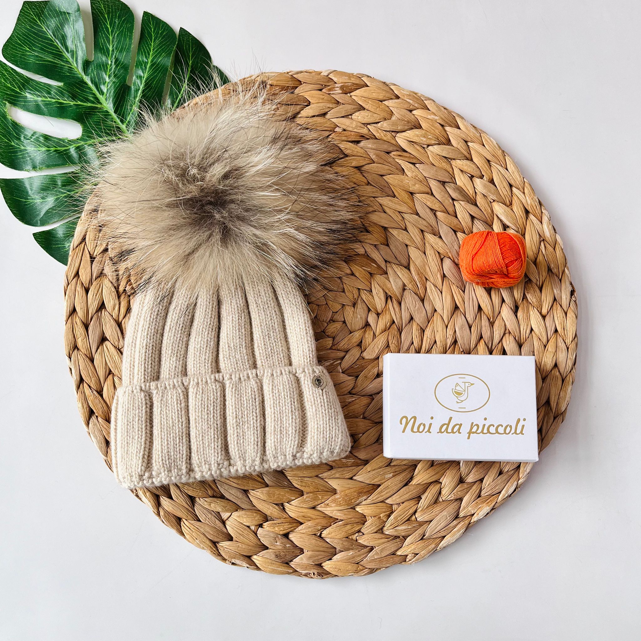 CAPPELLINO A COSTE 1 PON POM LANA E CASHMERE BEIGE - Noi da piccoli