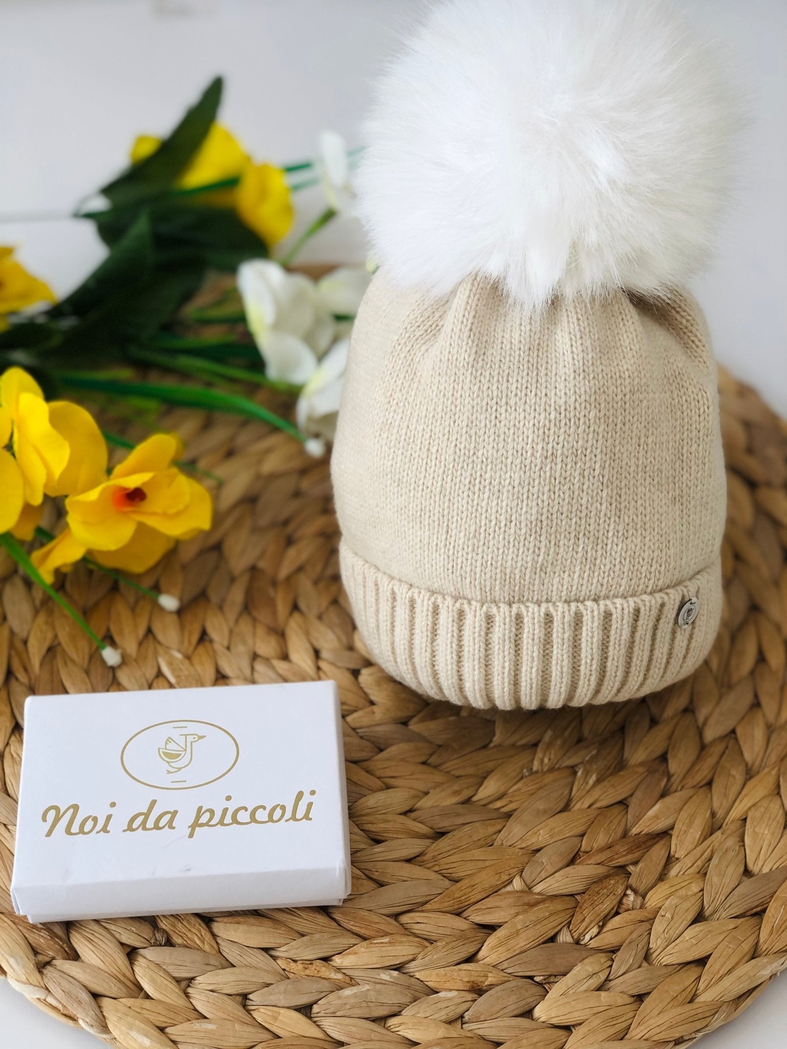 CAPPELLINO BEIGE CON PON POM IN ECOPELLICCIA E CASHMERE - Noi da piccoli