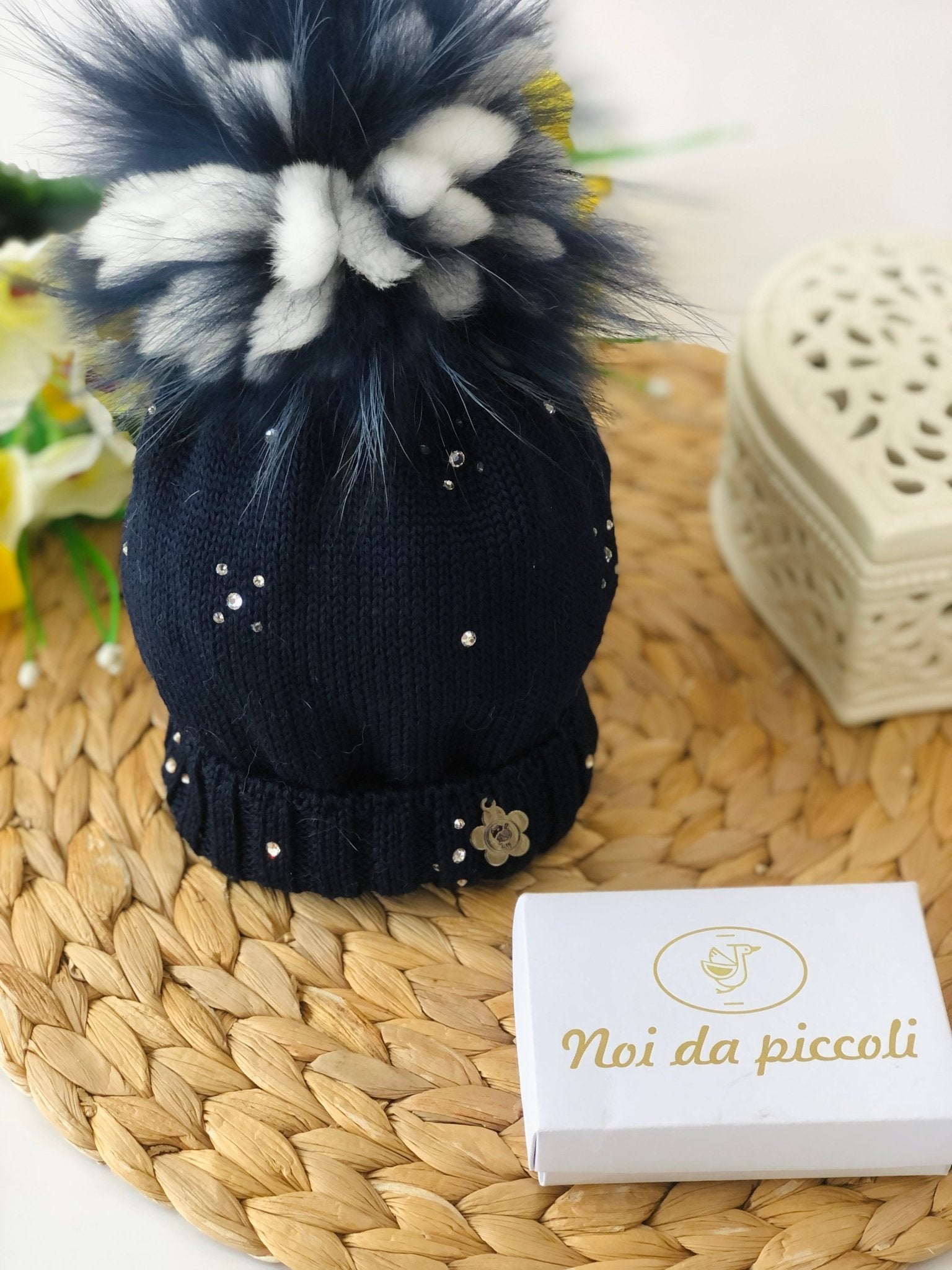 CAPPELLINO BLU CON PON POM IN VOLPE BICOLOR E SWAROVSKI - Noi da piccoli