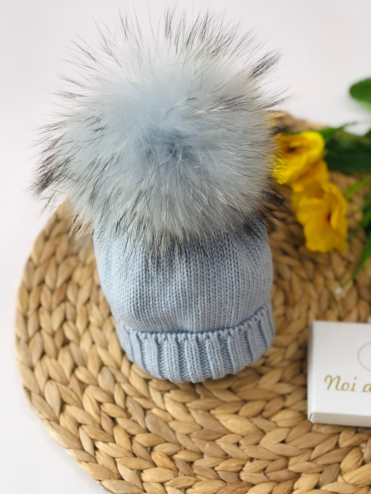 CAPPELLINO CELESTE CHIARO POMPON VOLPE E CASHMIRE - Noi da piccoli