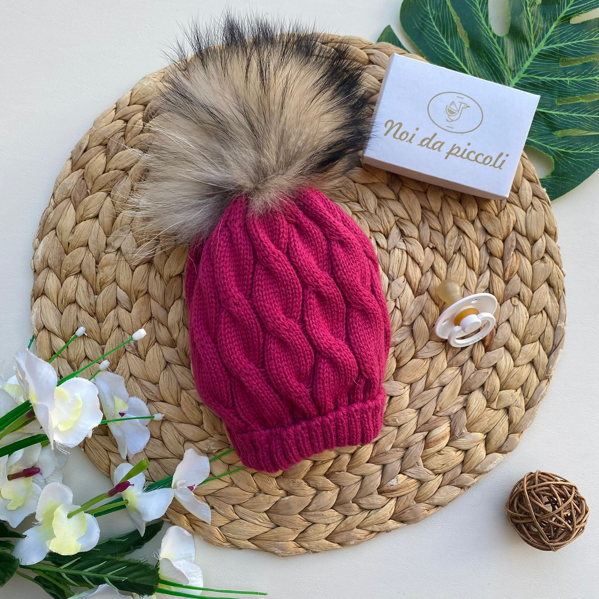 CAPPELLINO CON POM - POM FILATO CALDO MAGENTA - Noi da piccoli