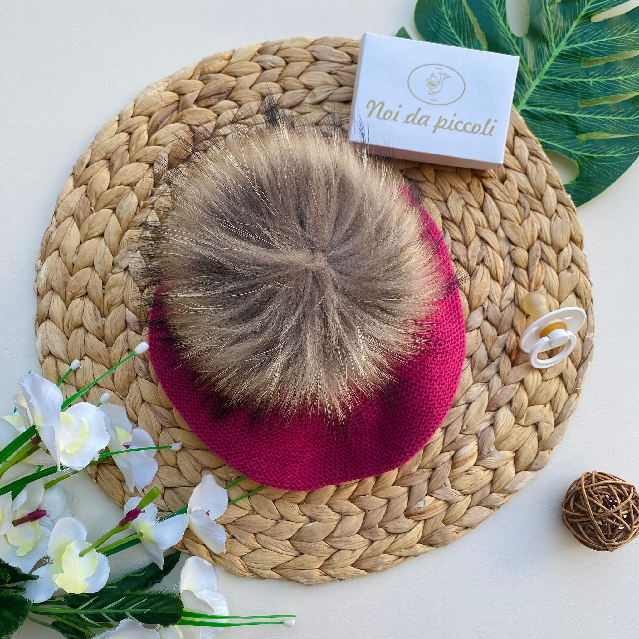 CAPPELLINO CON POM - POM FILATO CALDO MAGENTA - Noi da piccoli