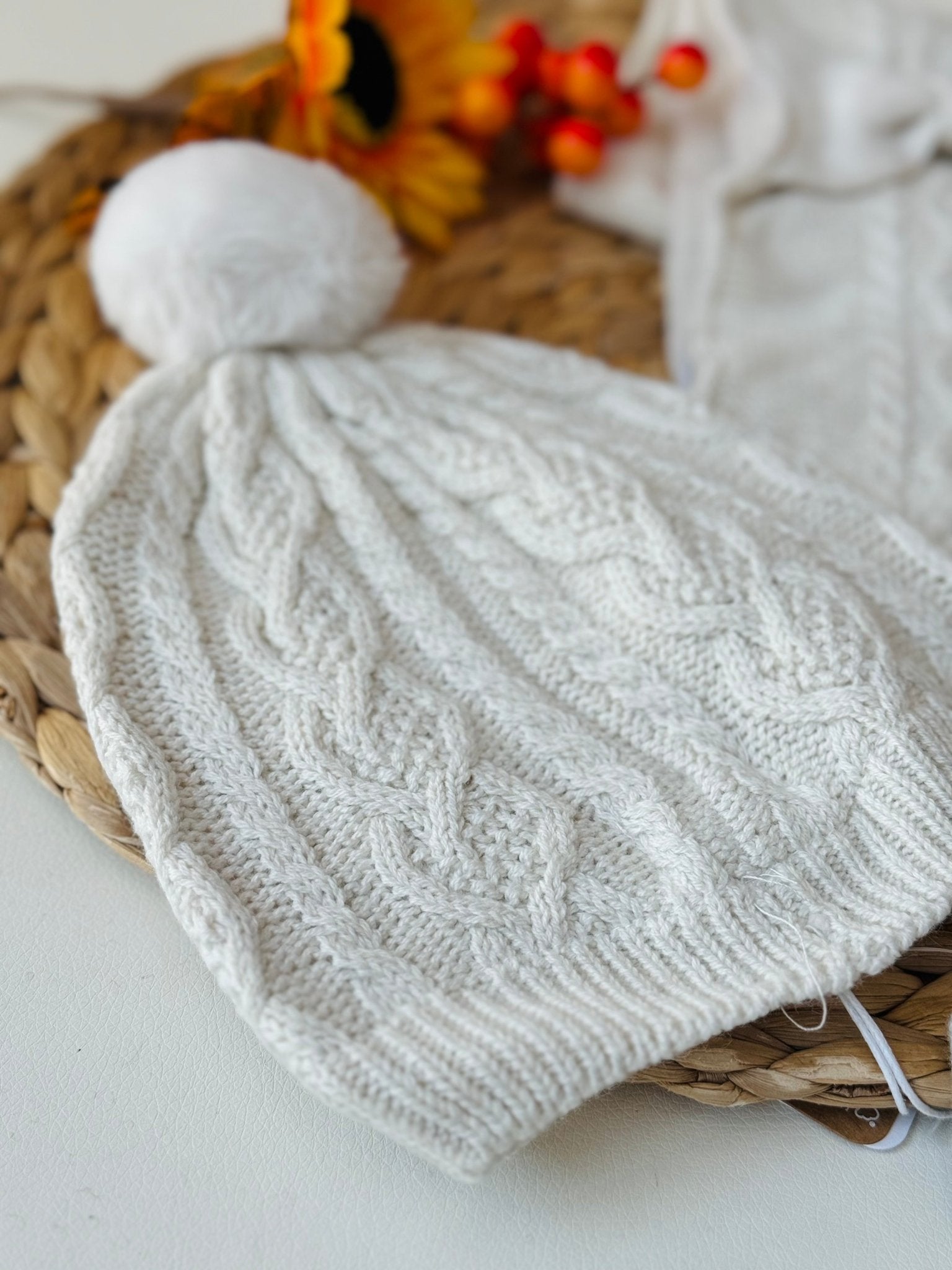 CAPPELLINO CON SCIARPA E GUANTINI LATTE - Noi da piccoli