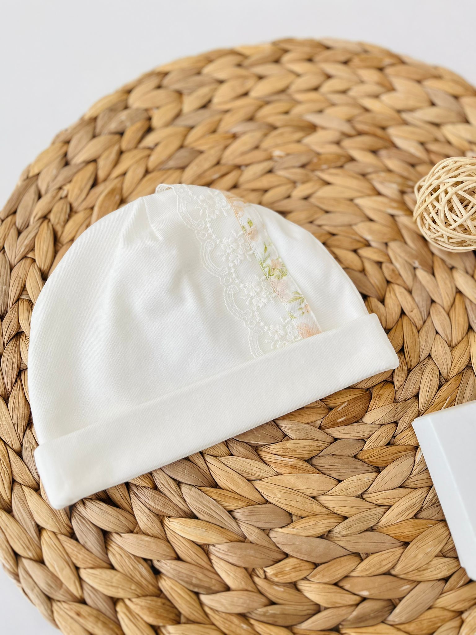 CAPPELLINO FIORI 100 % COTONE BIANCO - Noi da piccoli