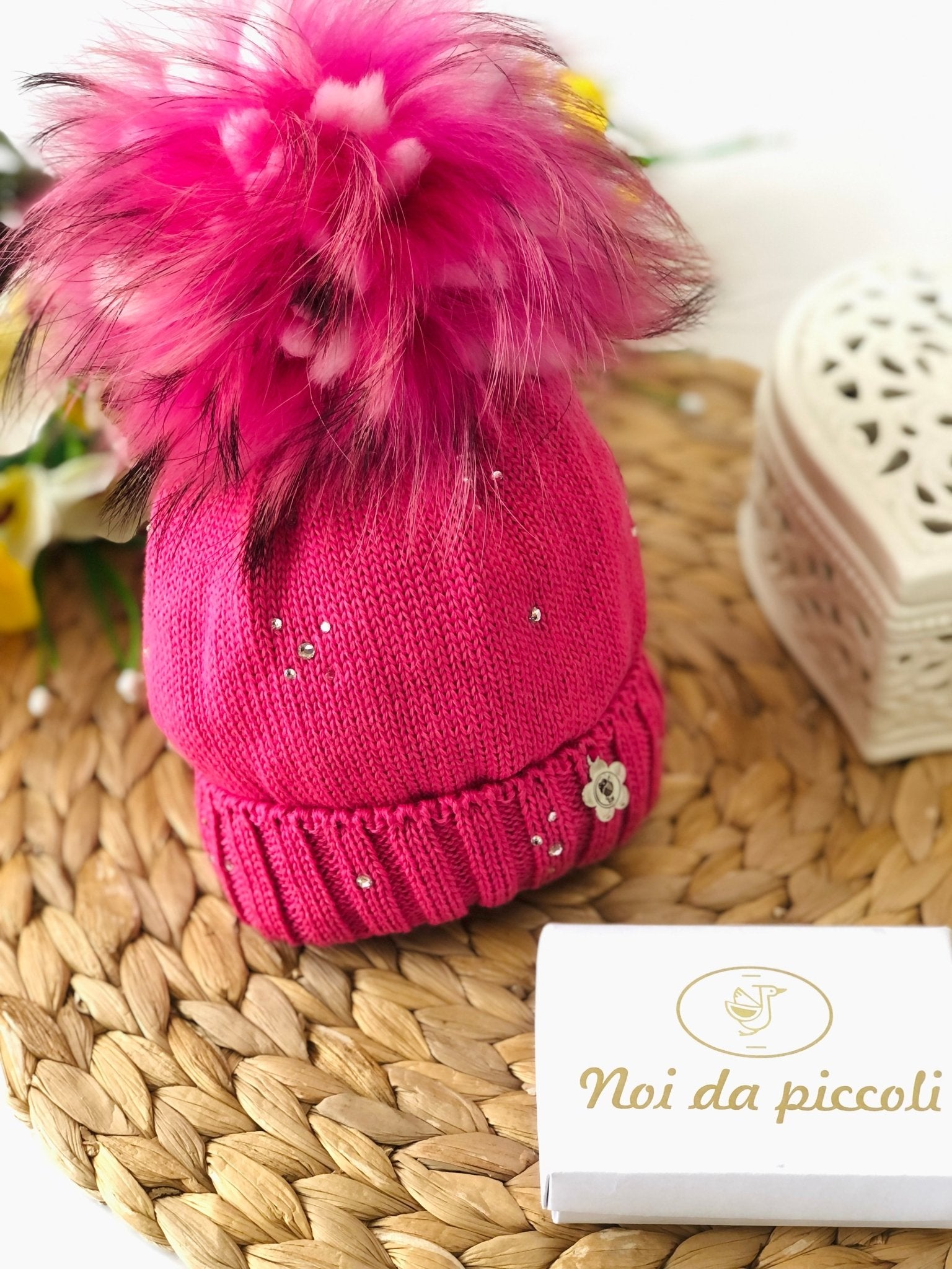 CAPPELLINO FUXIA CON PON POM IN VOLPE BICOLOR E SWAROVSKI - Noi da piccoli