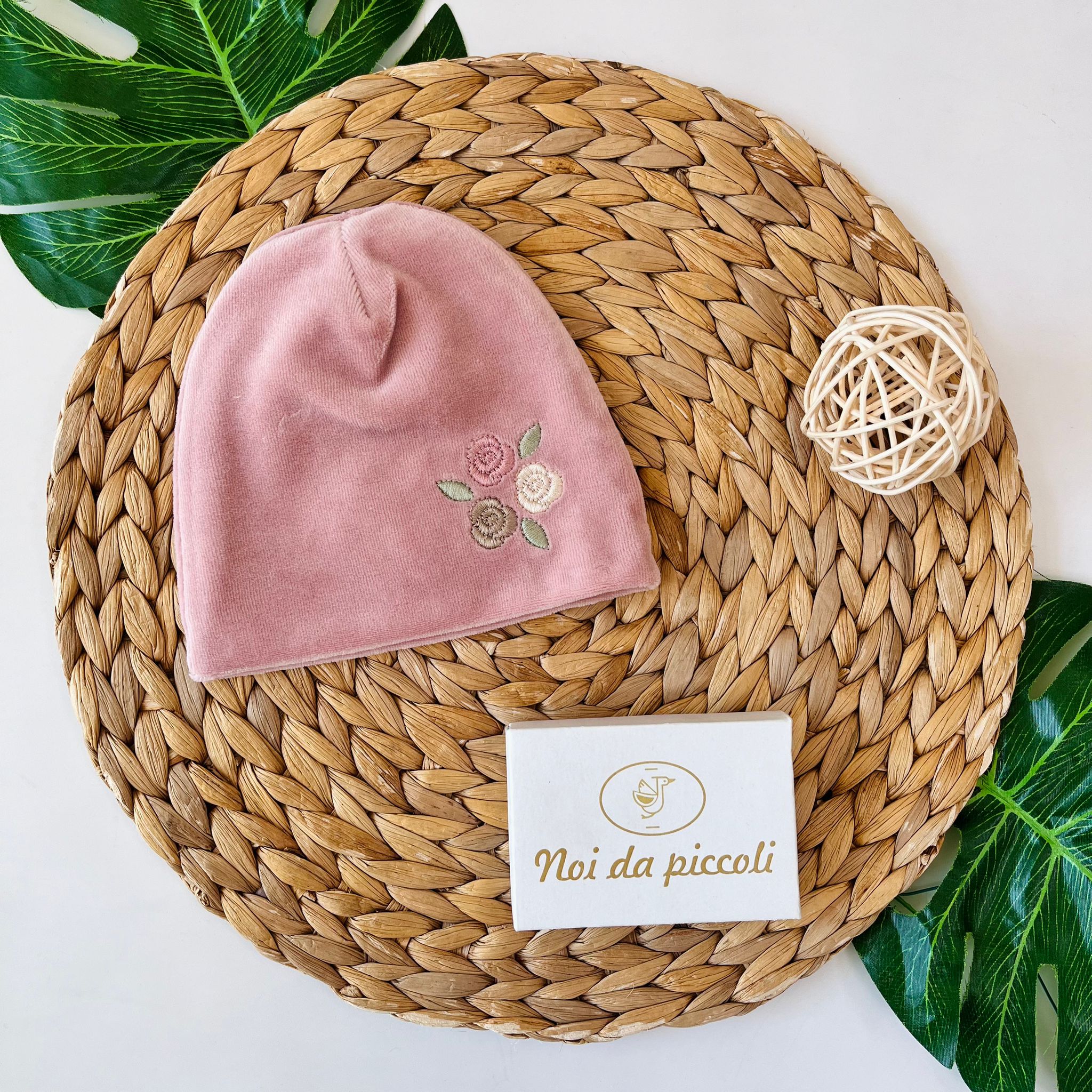CAPPELLINO IN CINIGLIA CON FIORELLINI COLORATI ROSA - Noi da piccoli