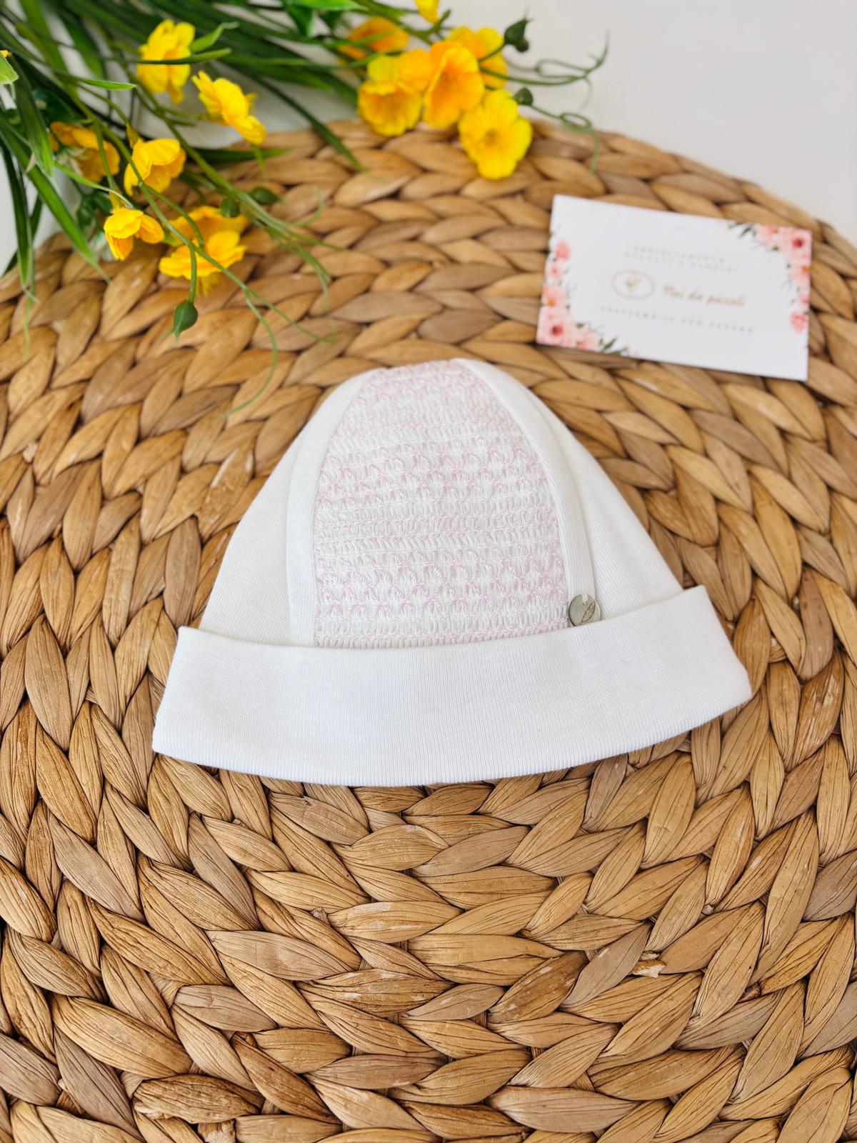 CAPPELLINO IN COTONE CON RICAMI BIANCO ROSA - Noi da piccoli