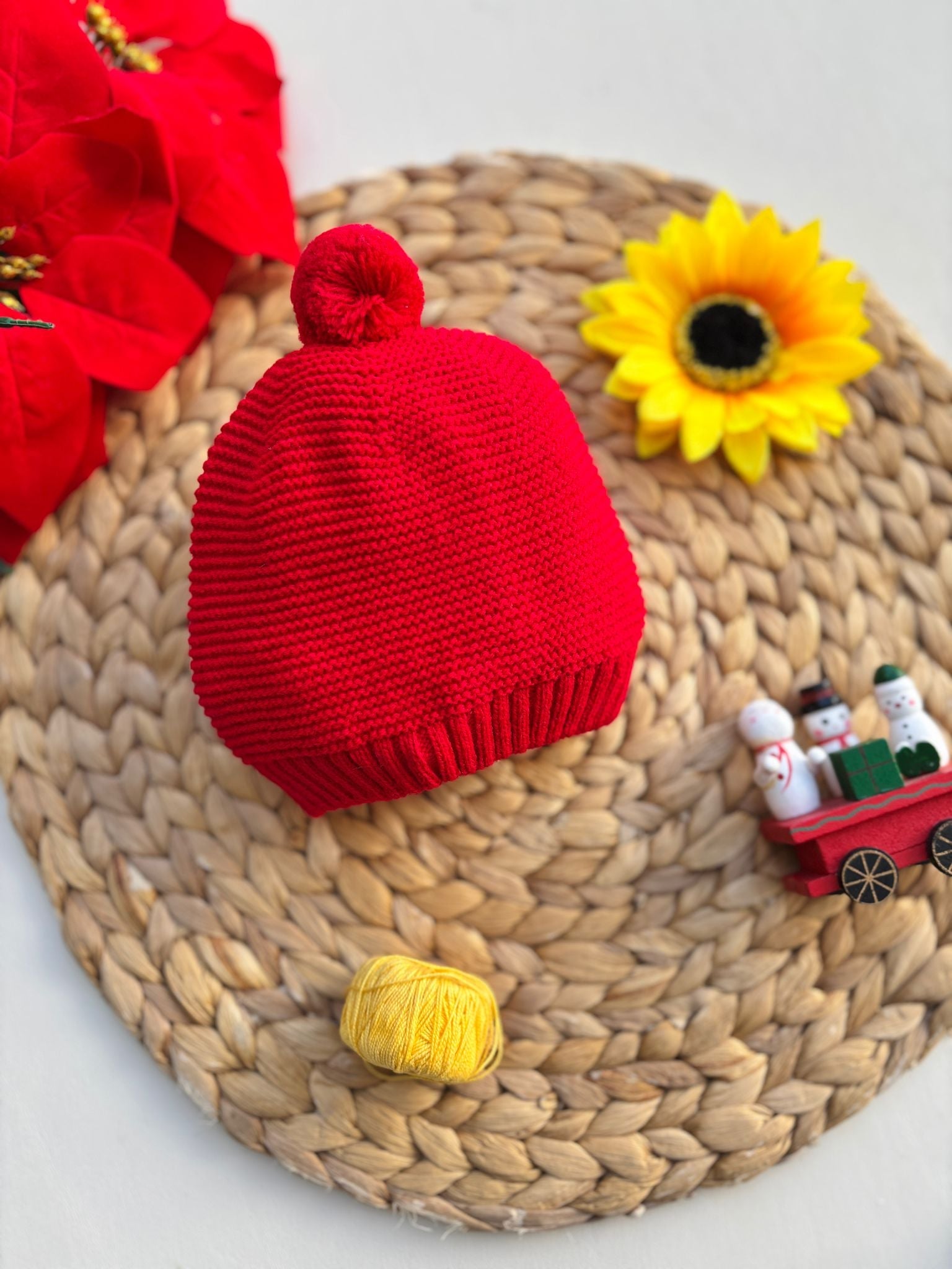 CAPPELLINO IN FILATO CALDO CON POMPON rojo - Noi da piccoli