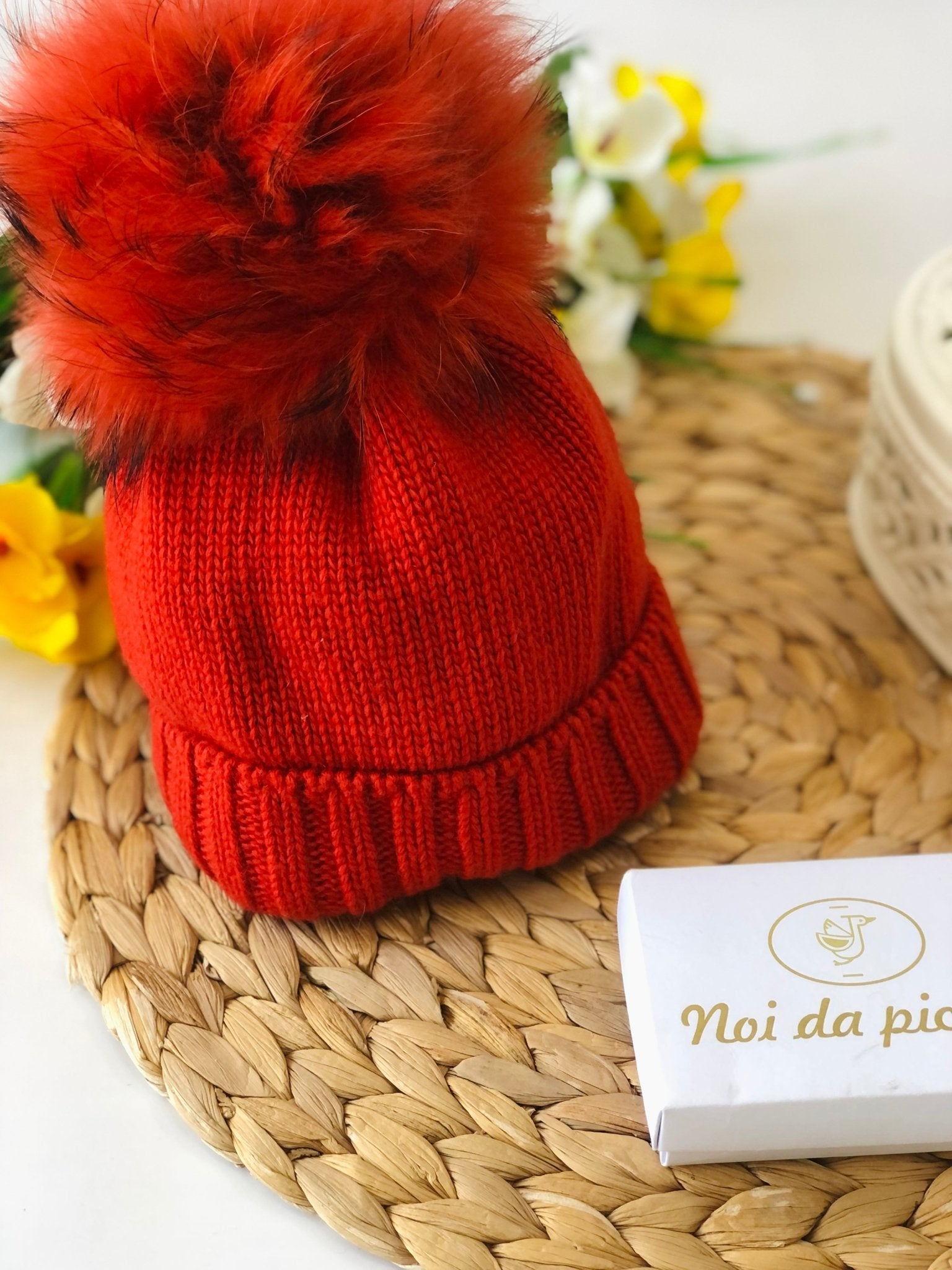 CAPPELLINO LANA RUGGINE E CASHEMIRE PON POM ROSSO - Noi da piccoli