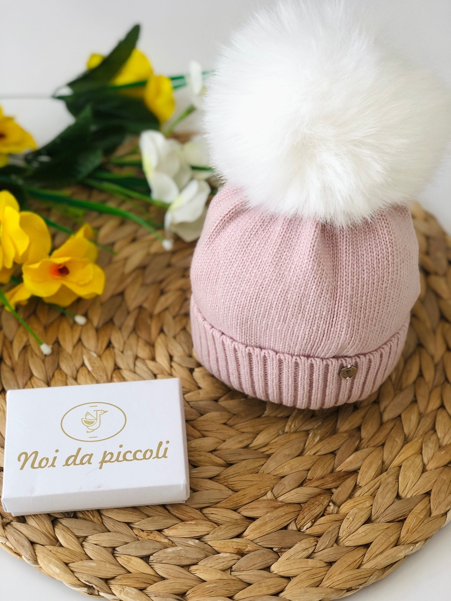 CAPPELLINO MALVA CON PON POM IN ECOPELLICCIA E CASHMERE - Noi da piccoli