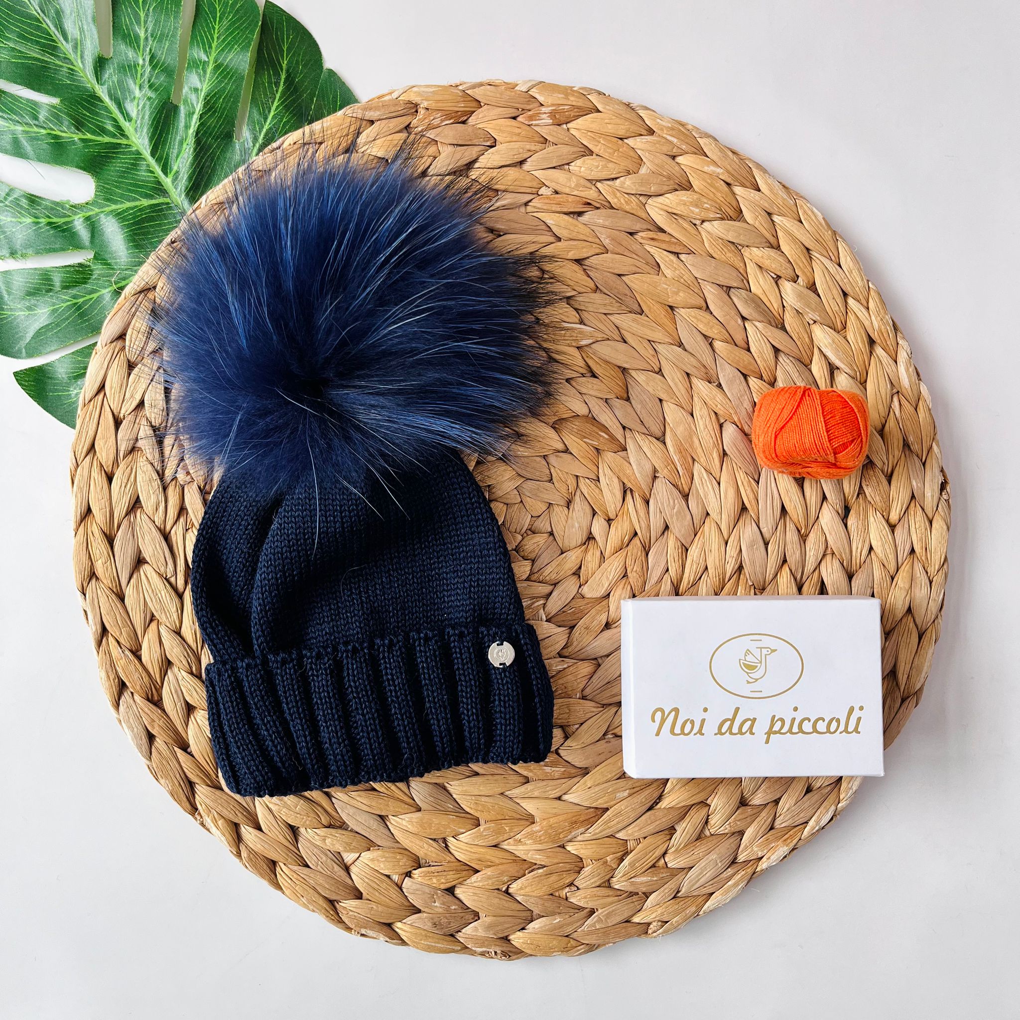 CAPPELLINO RISVOLTO 1 PON POM VOLPE Lana BLU - Noi da piccoli