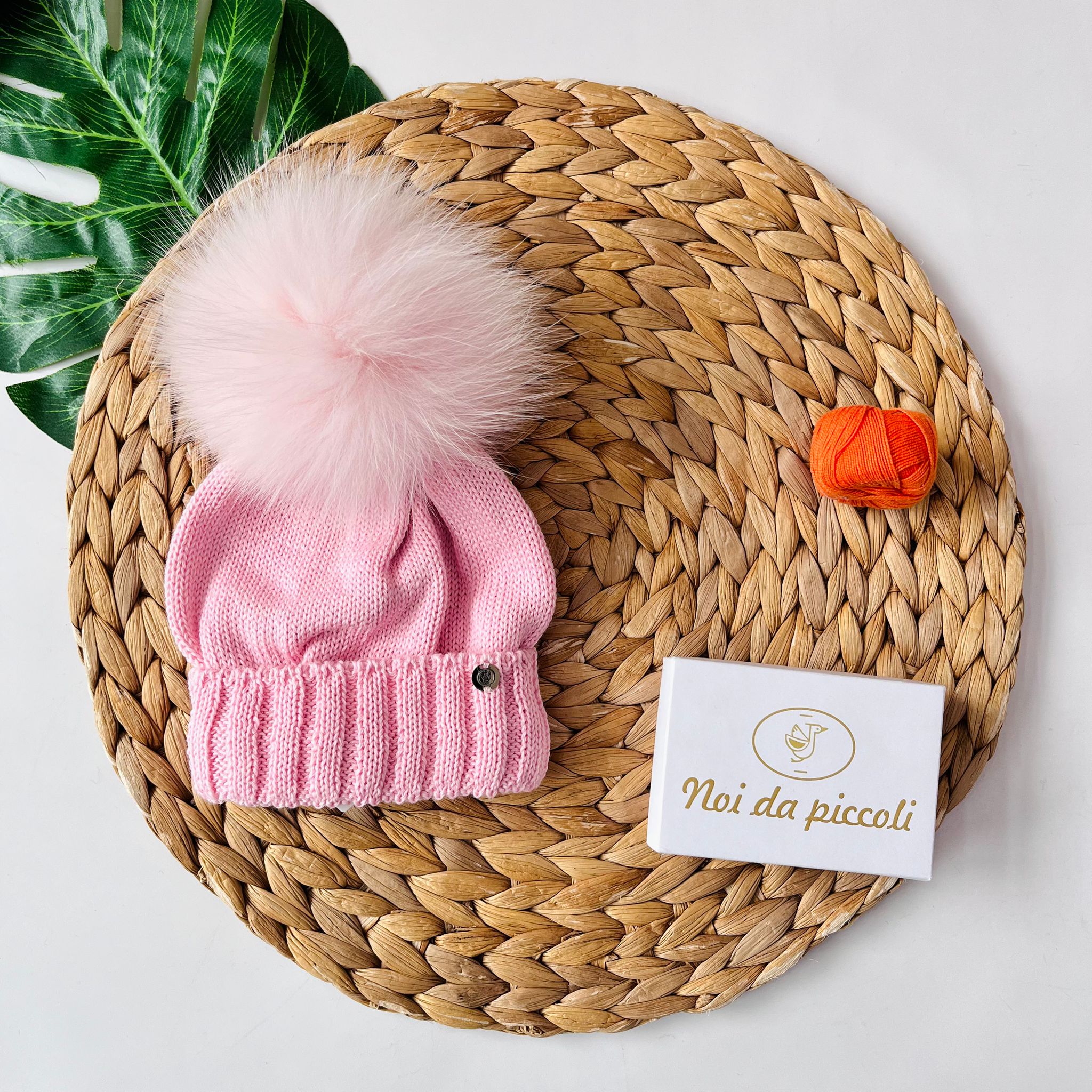 CAPPELLINO RISVOLTO 1 PON POM VOLPE Lana ROSA - Noi da piccoli