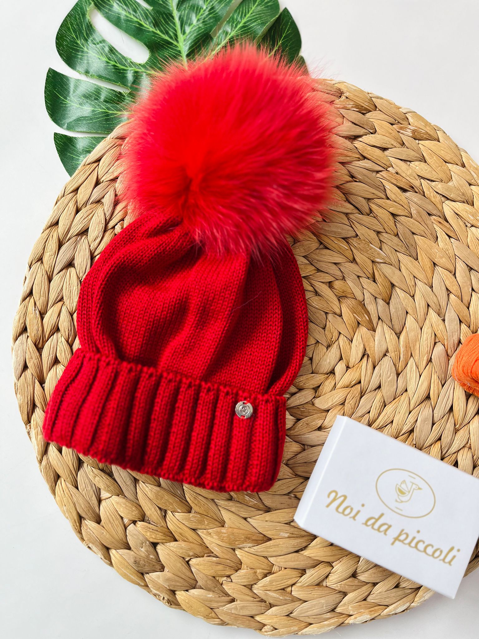 CAPPELLINO RISVOLTO 1 PON POM VOLPE Lana ROSSO - Noi da piccoli