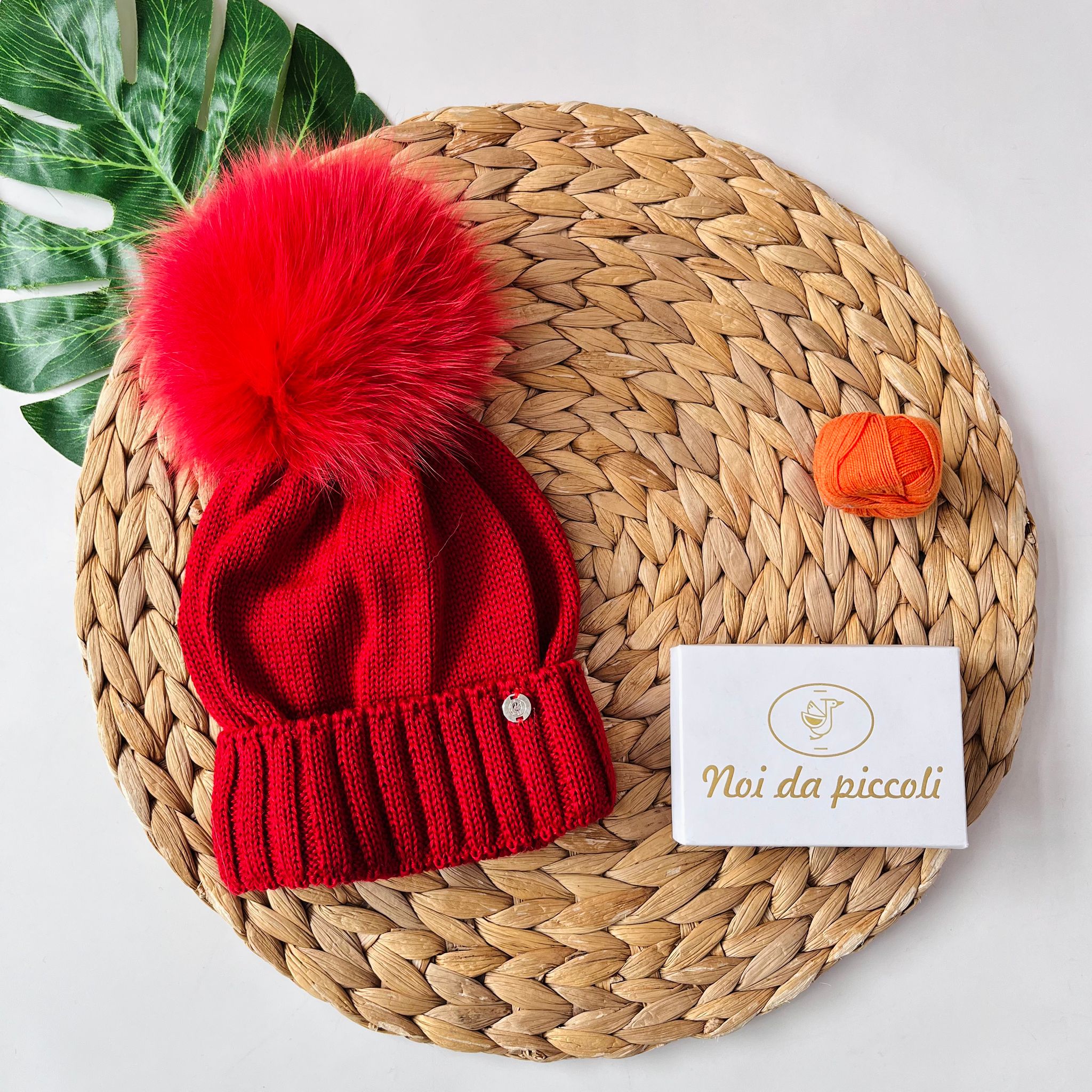 CAPPELLINO RISVOLTO 1 PON POM VOLPE Lana ROSSO - Noi da piccoli
