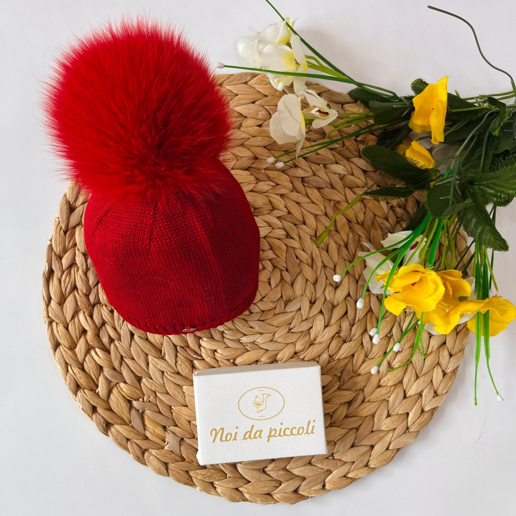 CAPPELLINO ROSSO CON PON POM IN VOLPE ROSSO - Noi da piccoli