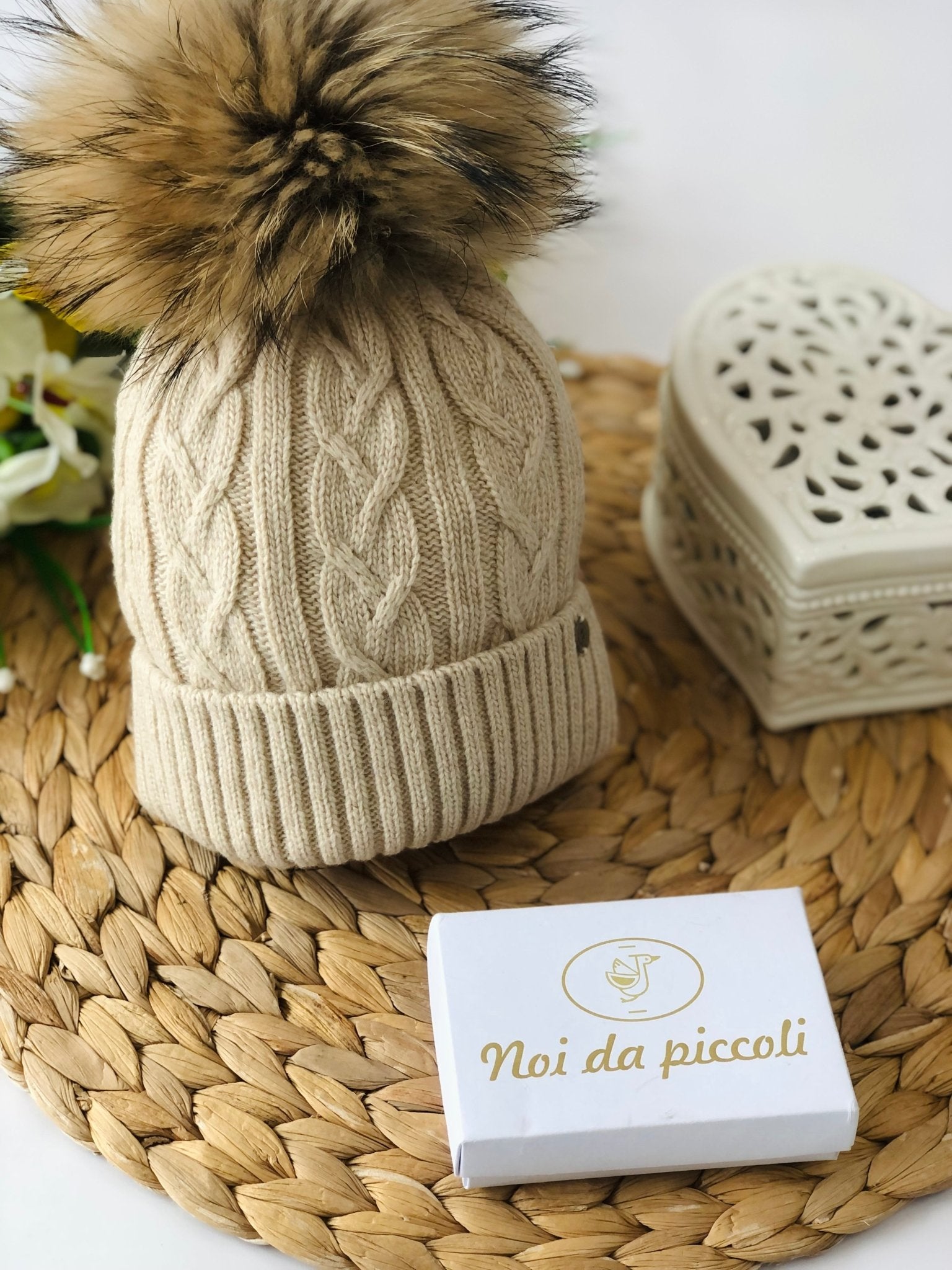 CAPPELLINO SABBIA CON PON POM IN VOLPE E CASHMERE - Noi da piccoli