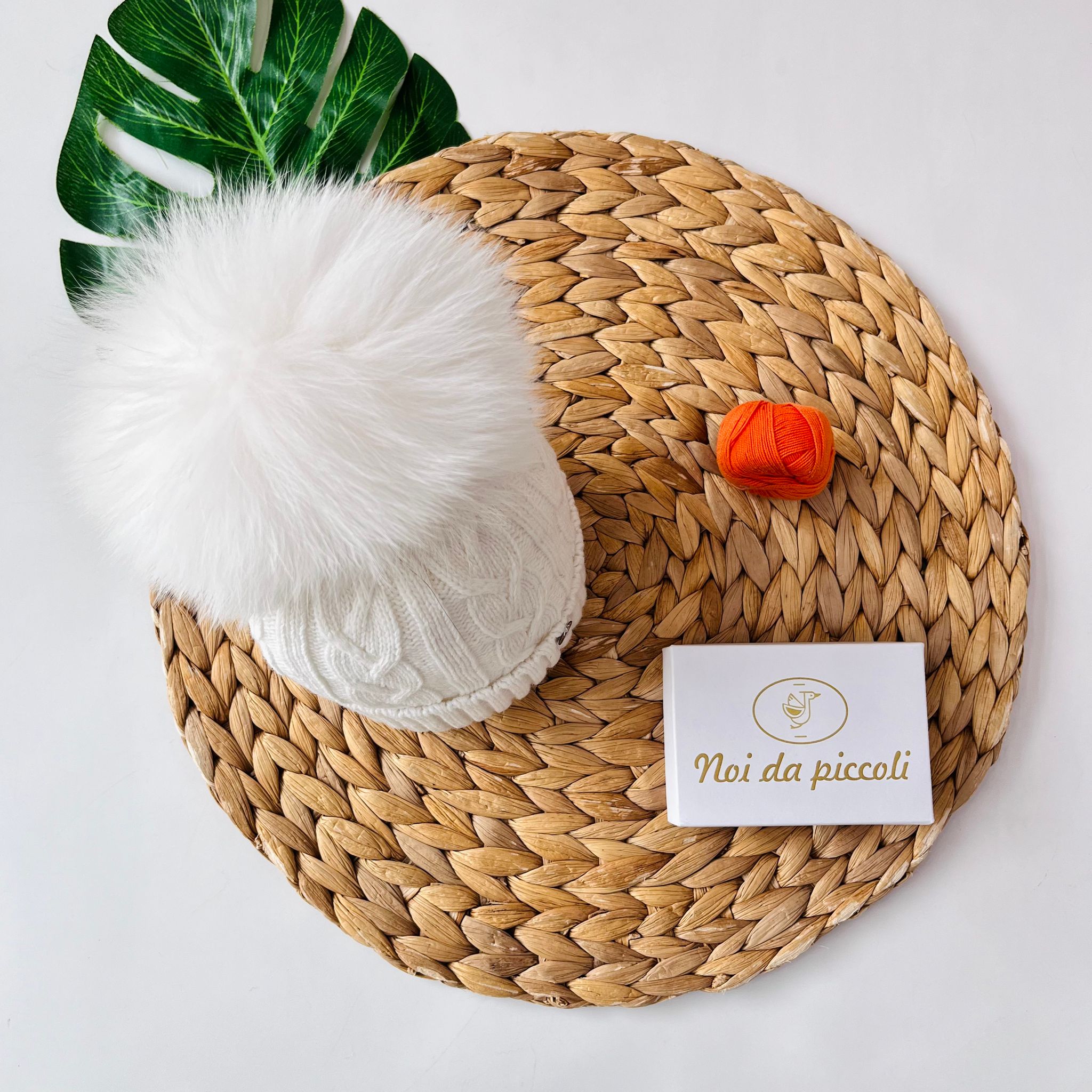 CAPPELLINO TRECCIA 1 PON POM VOLPE LANA E CASHMERE BIANCO - Noi da piccoli