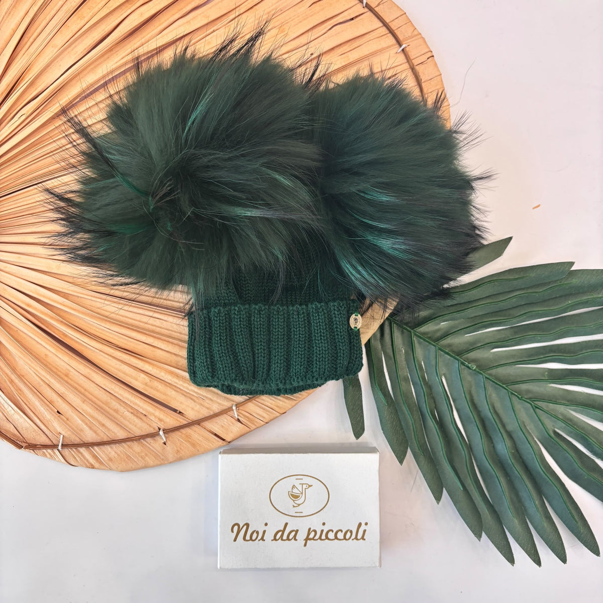 CAPPELLO 2 PON POM IN VOLPE Lana VERDE - Noi da piccoli
