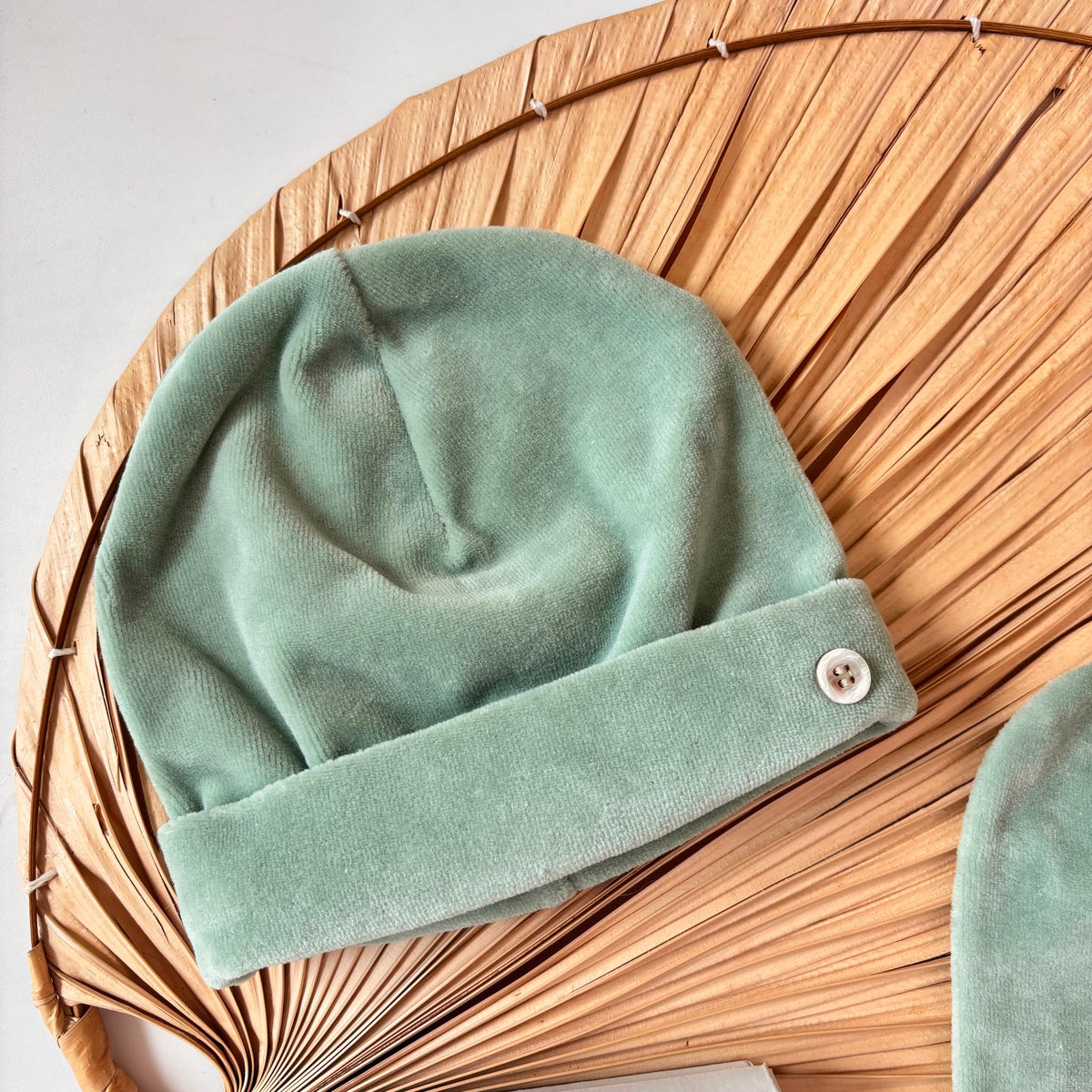 Cappello e Bavetta in Ciniglia Verde Bebe' Margo' - Noi da piccoli