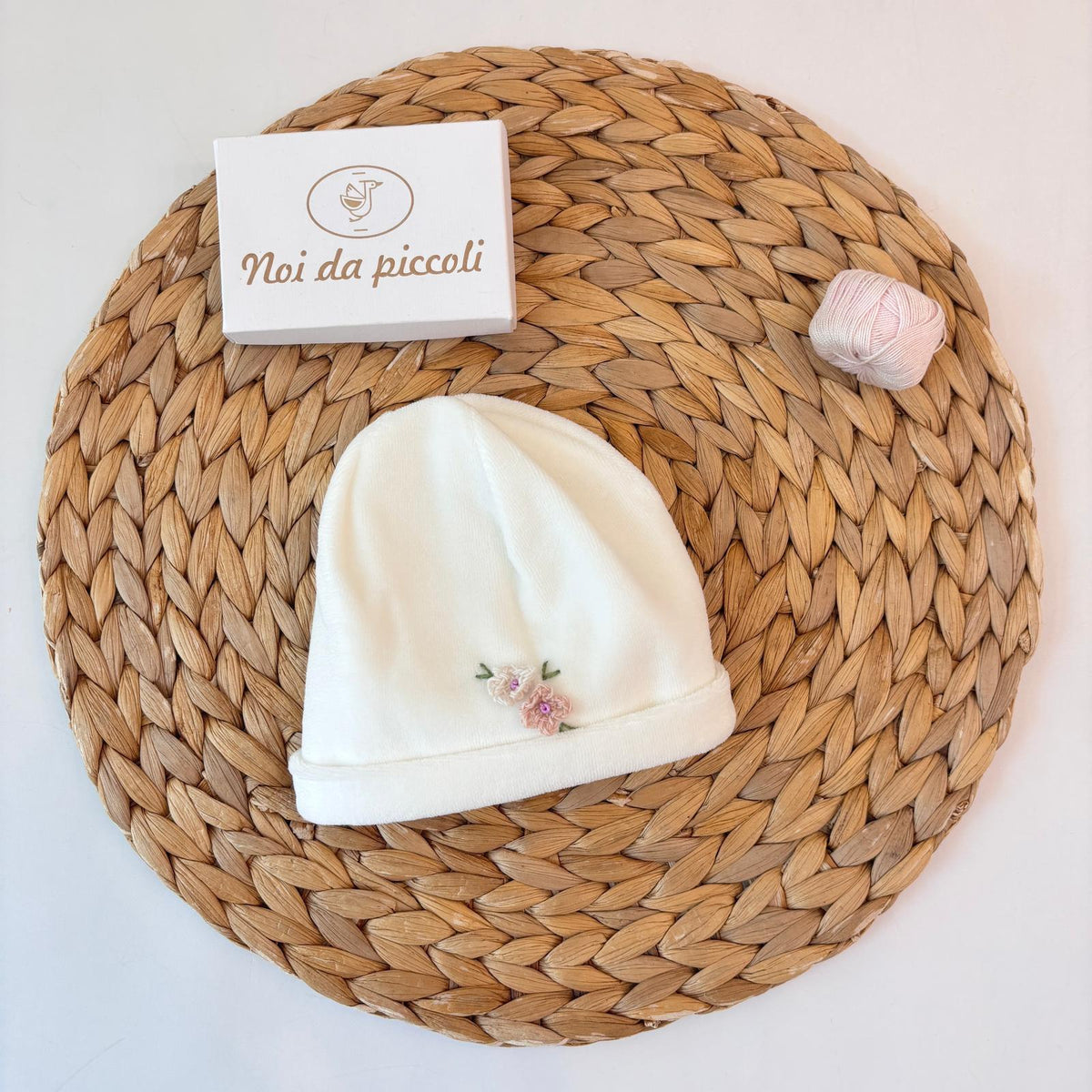 CAPPELLO IN CINIGLIA PANNA CON FIORELLINO - Noi da piccoli