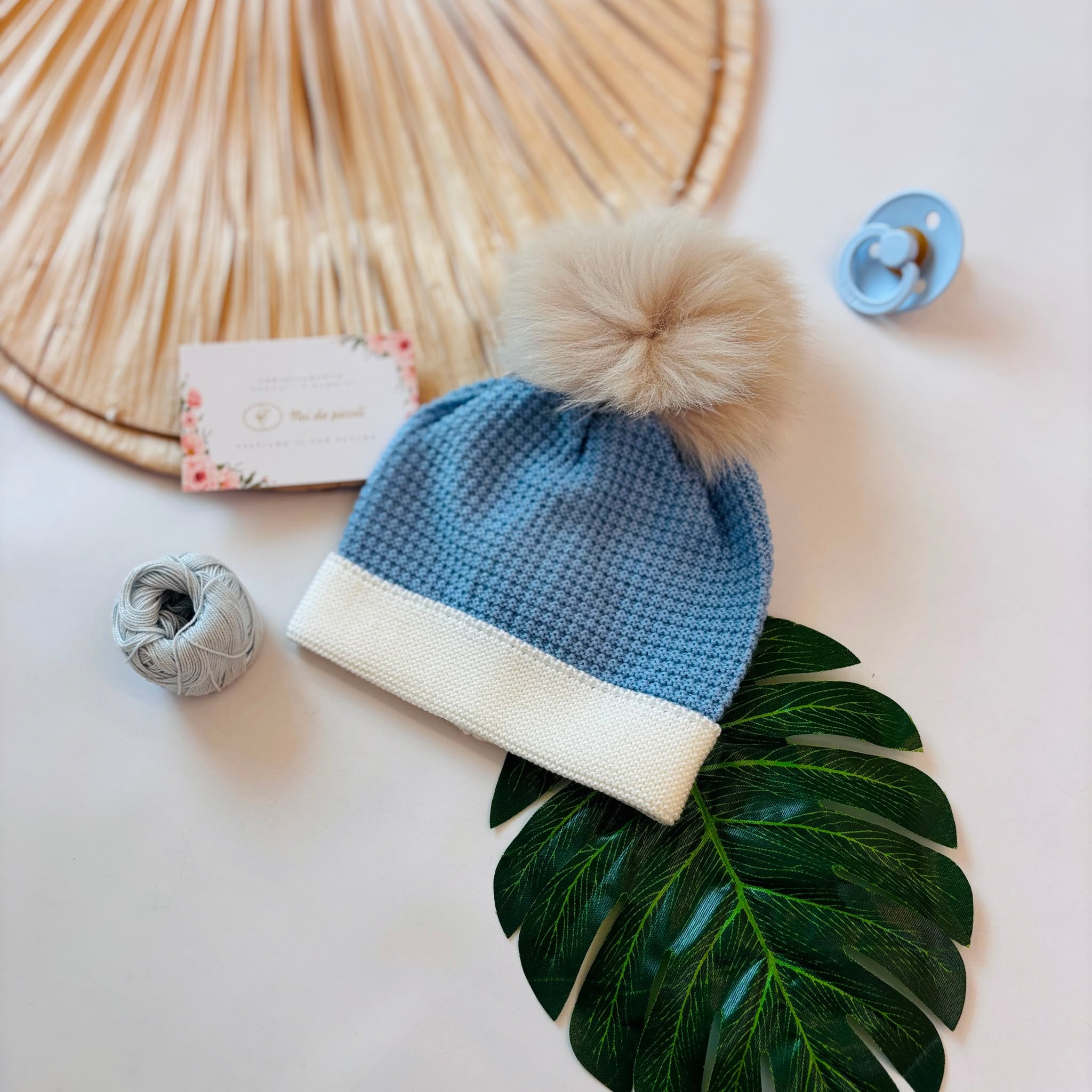 CAPPELLO IN LANA AVION CON PONPOM BEIGE - Noi da piccoli