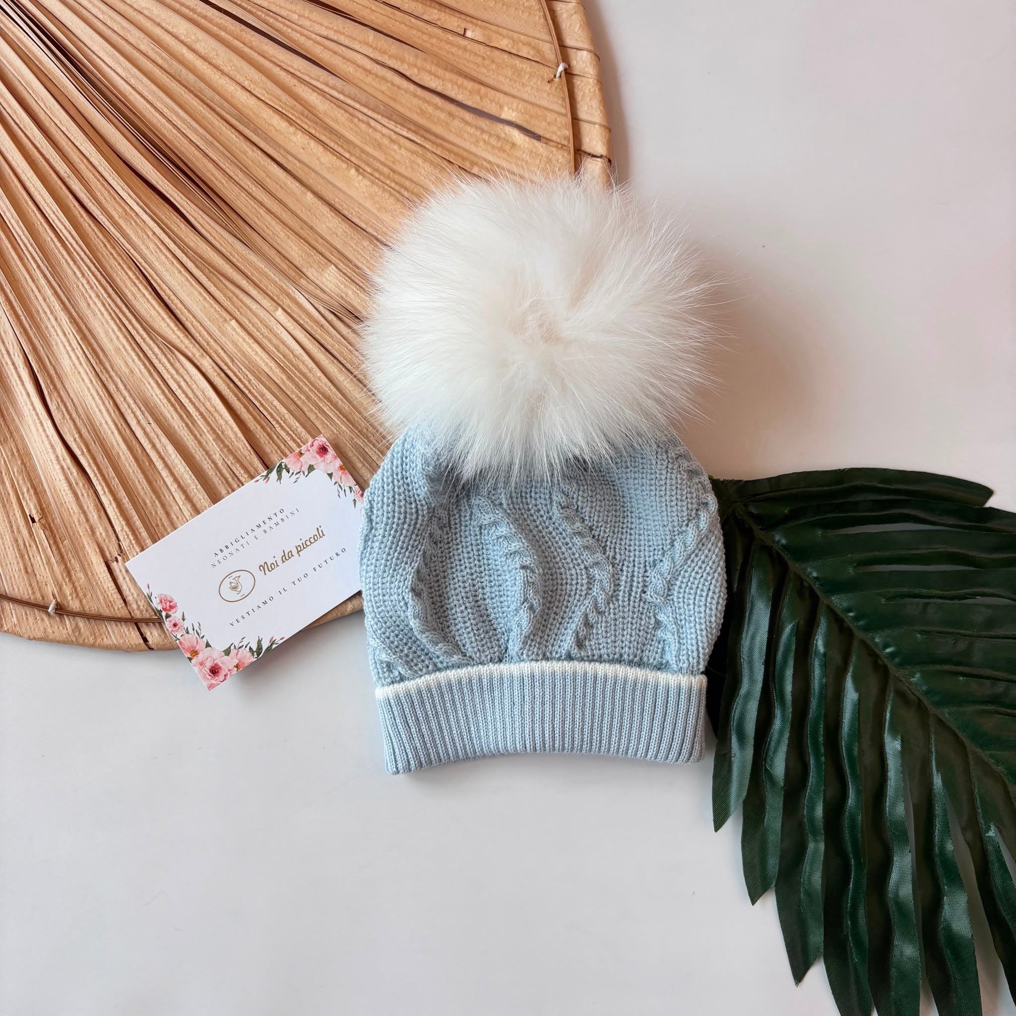 CAPPELLO IN LANA CON PONPOM CIELO ROMBI - Noi da piccoli