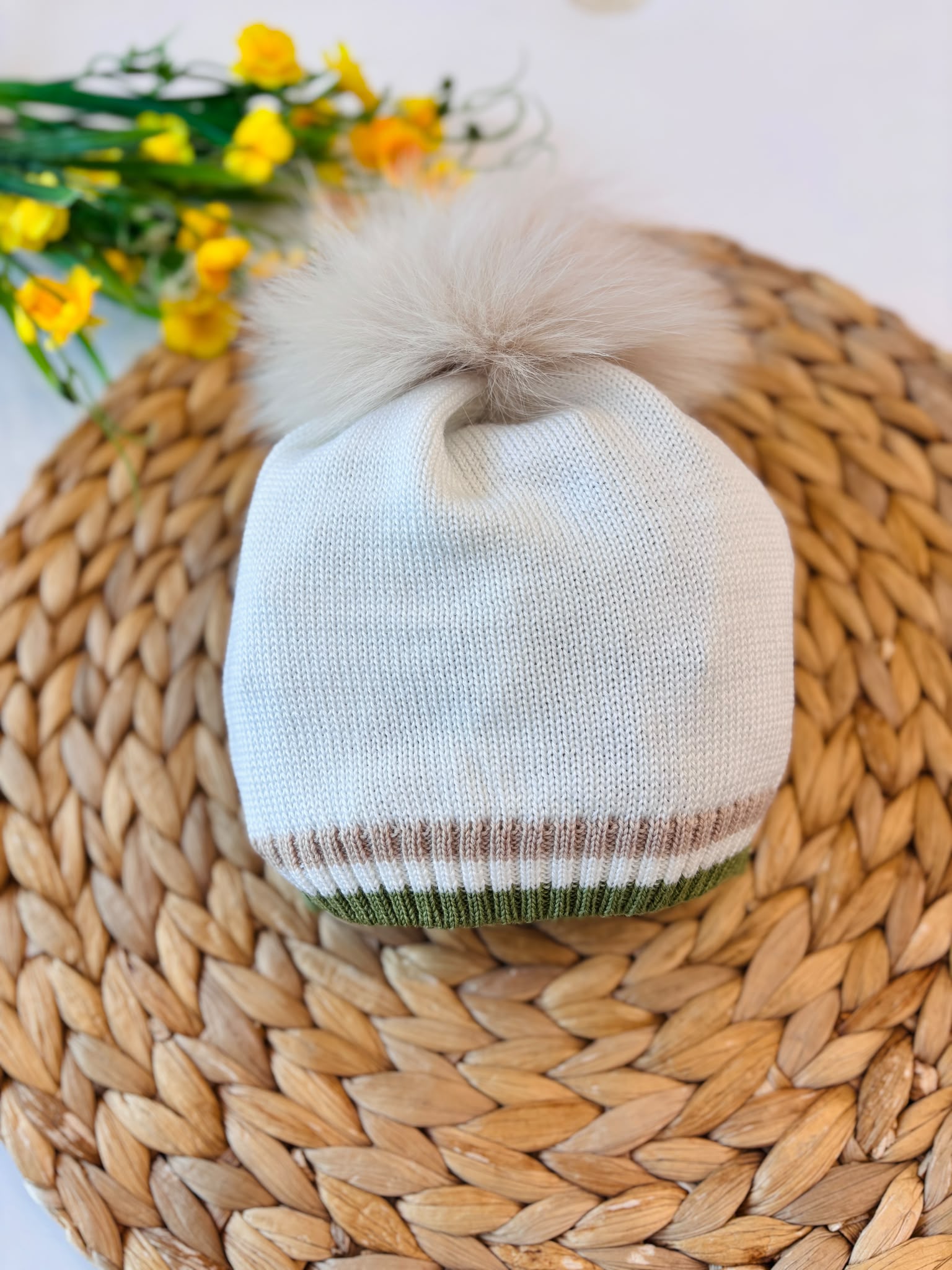CAPPELLO IN LANA CON PONPOM PANNA - Noi da piccoli