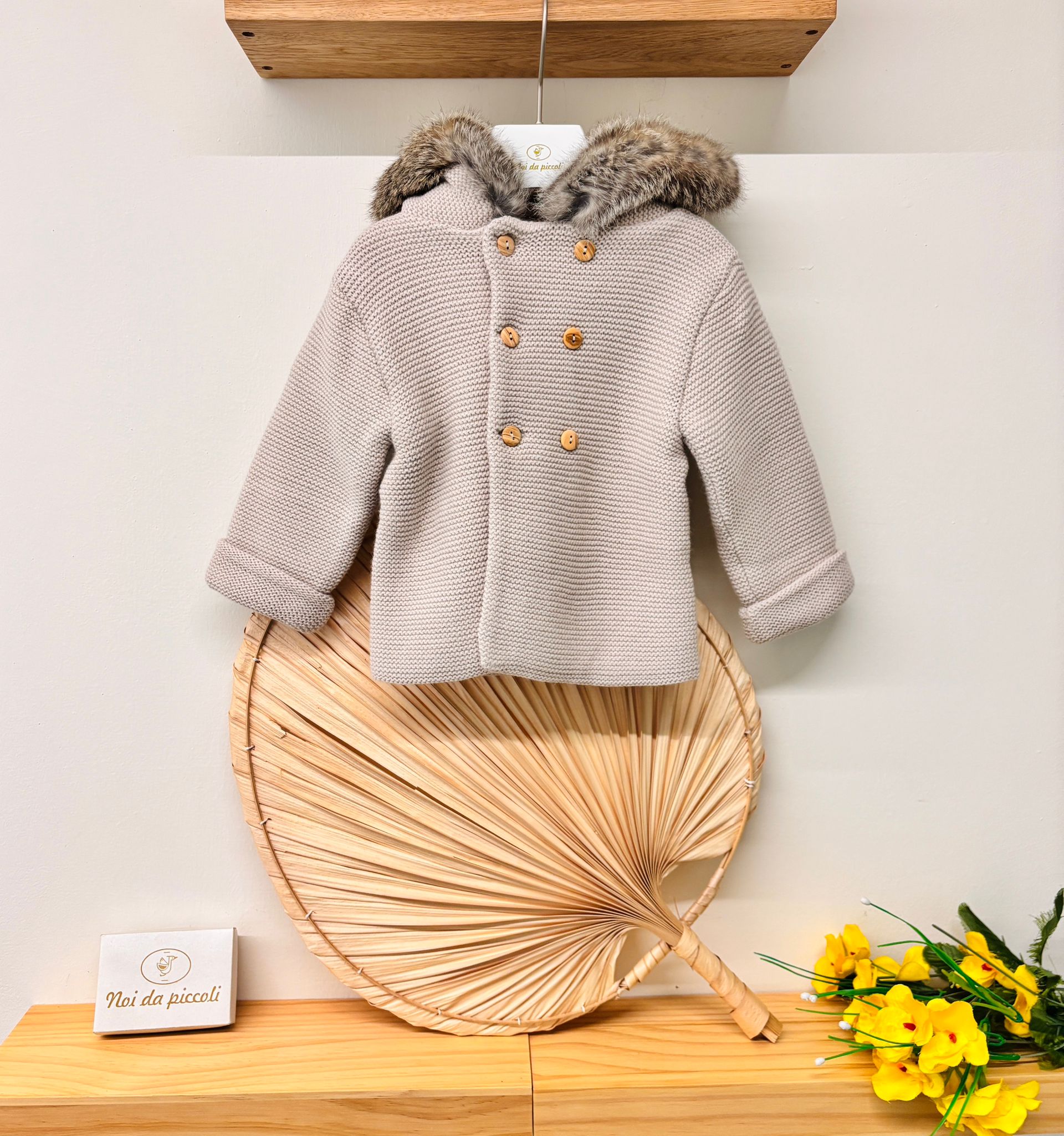 CAPPOTTINO CON CAPPUCCIO PELLICCIA MAGLIA CALDA piedra - Noi da piccoli