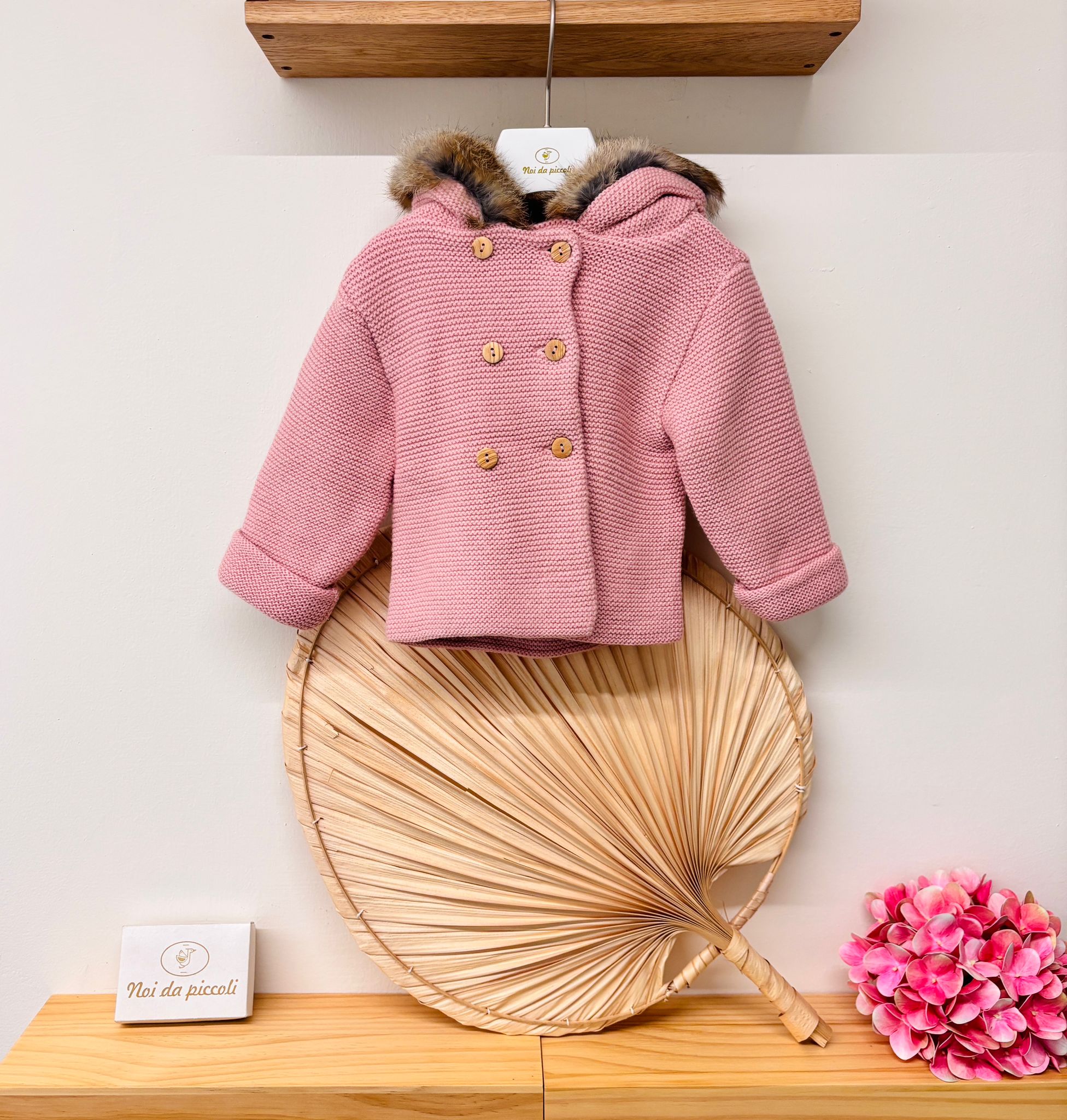 CAPPOTTINO CON CAPPUCCIO PELLICCIA MAGLIA CALDA ROSA MAQUILLAJE - Noi da piccoli