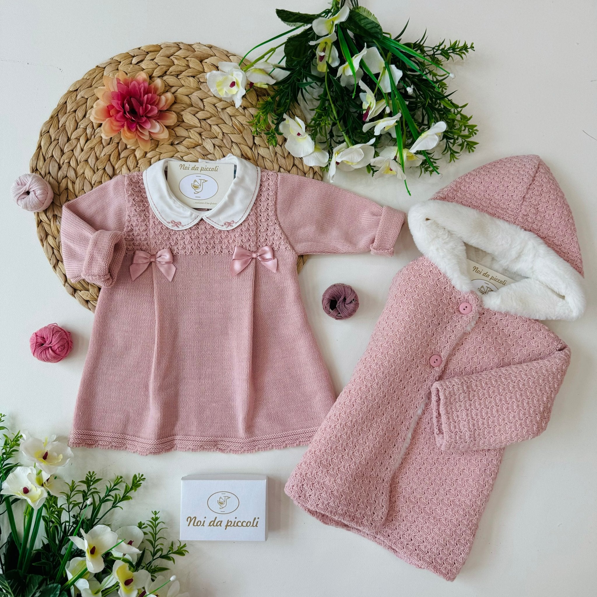 CAPPOTTINO CON VESTINA IN MAGLIA ROSADO - Noi da piccoli