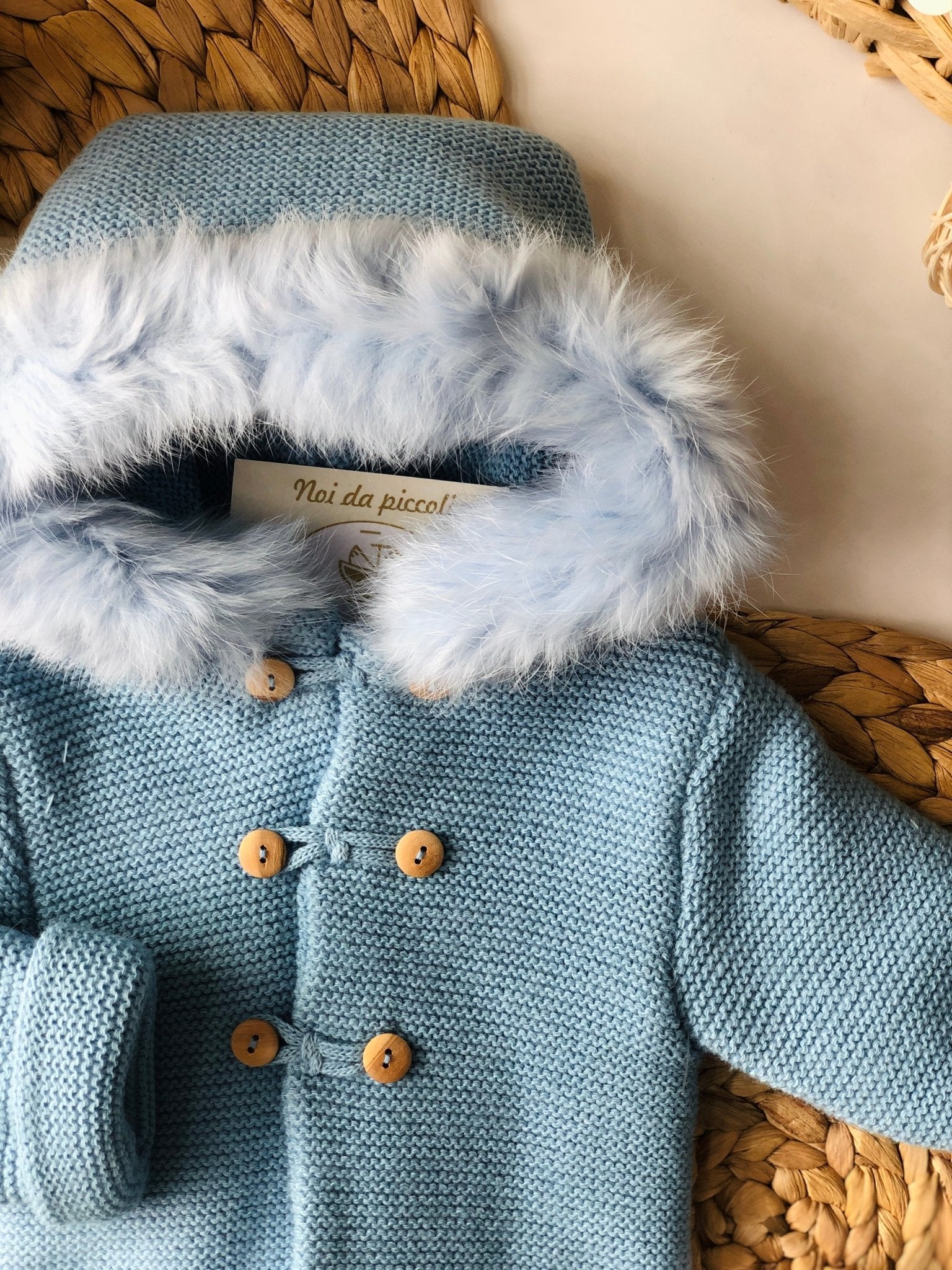 CAPPOTTINO IN MAGLIA AZZURRO - Noi da piccoli