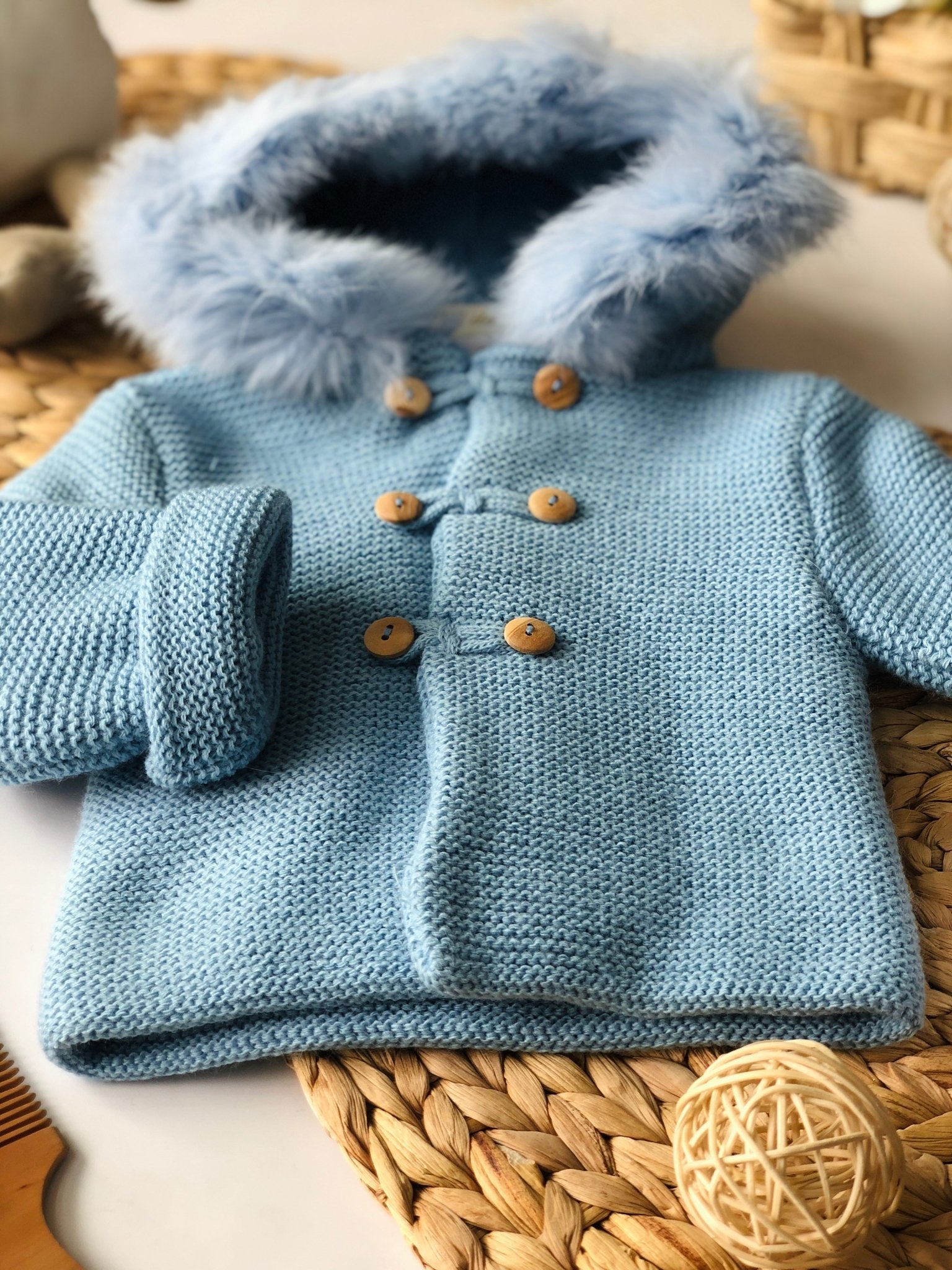 CAPPOTTINO IN MAGLIA AZZURRO - Noi da piccoli