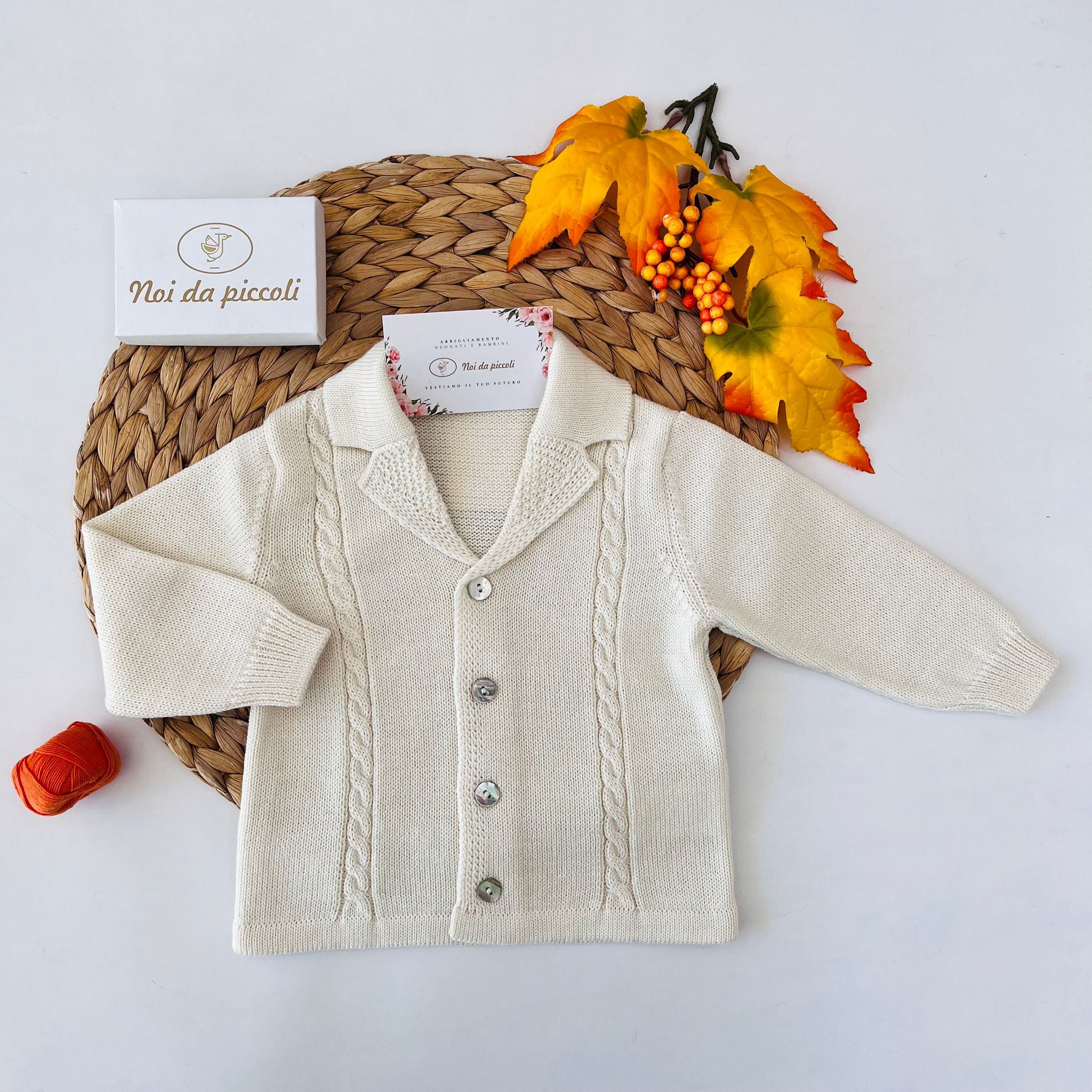 CARDIGAN CON BOTTONCINI MADREPERLA 50% LANA VERGINE PANNA - Noi da piccoli