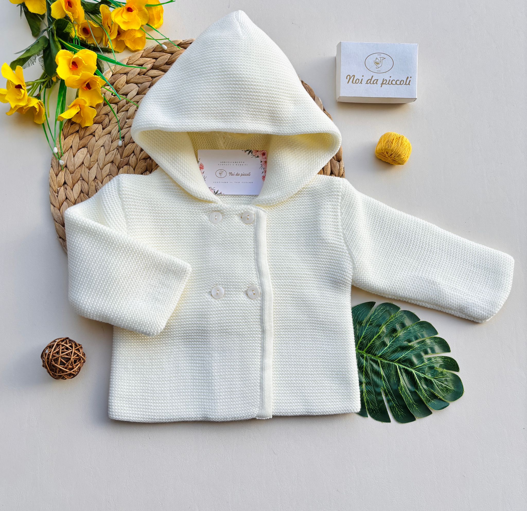 CARDIGAN CON CAPPUCCIO E BOTTONCINI IN MADREPERLA CRUDO - Noi da piccoli