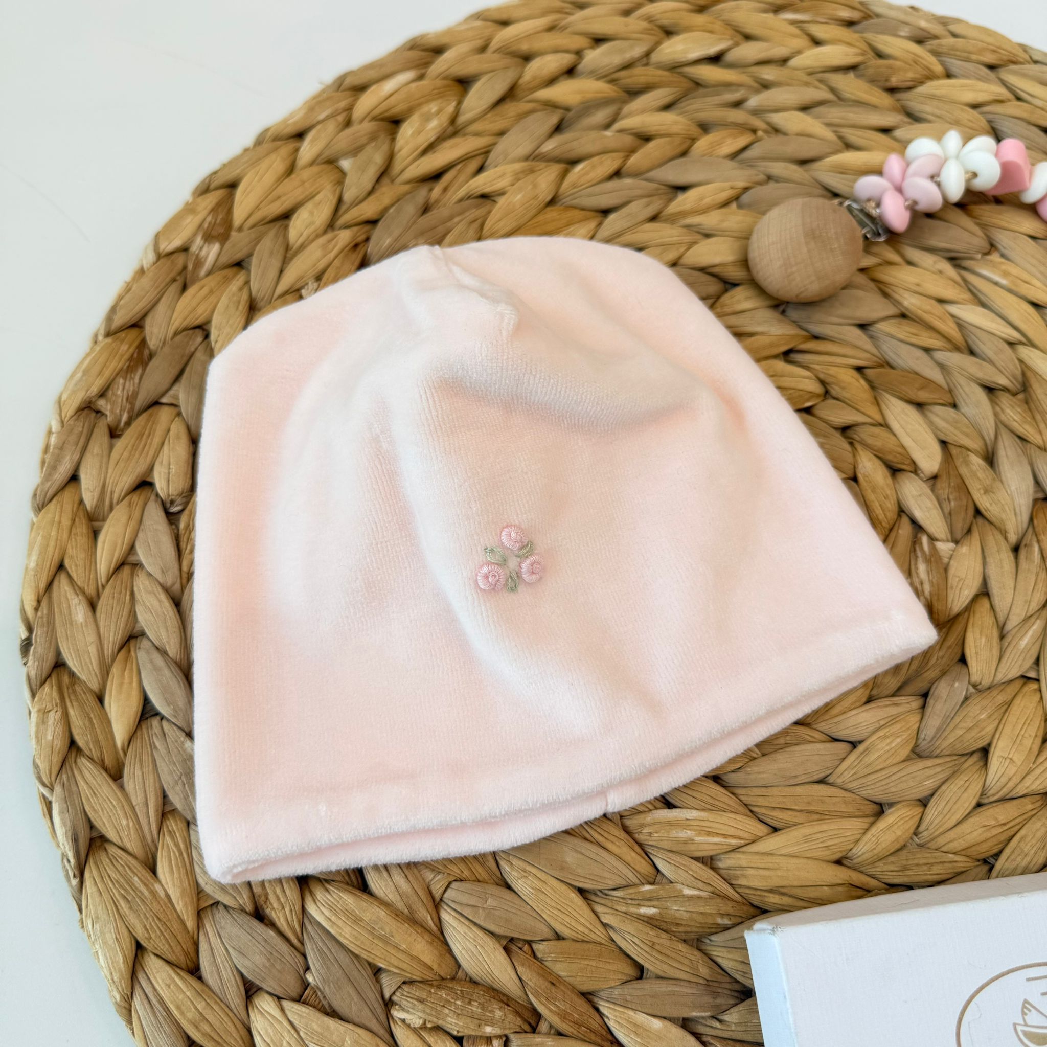CAPPELLO IN CINIGLIA ROSA CON DESIGN DELICATO E RAFFINATO