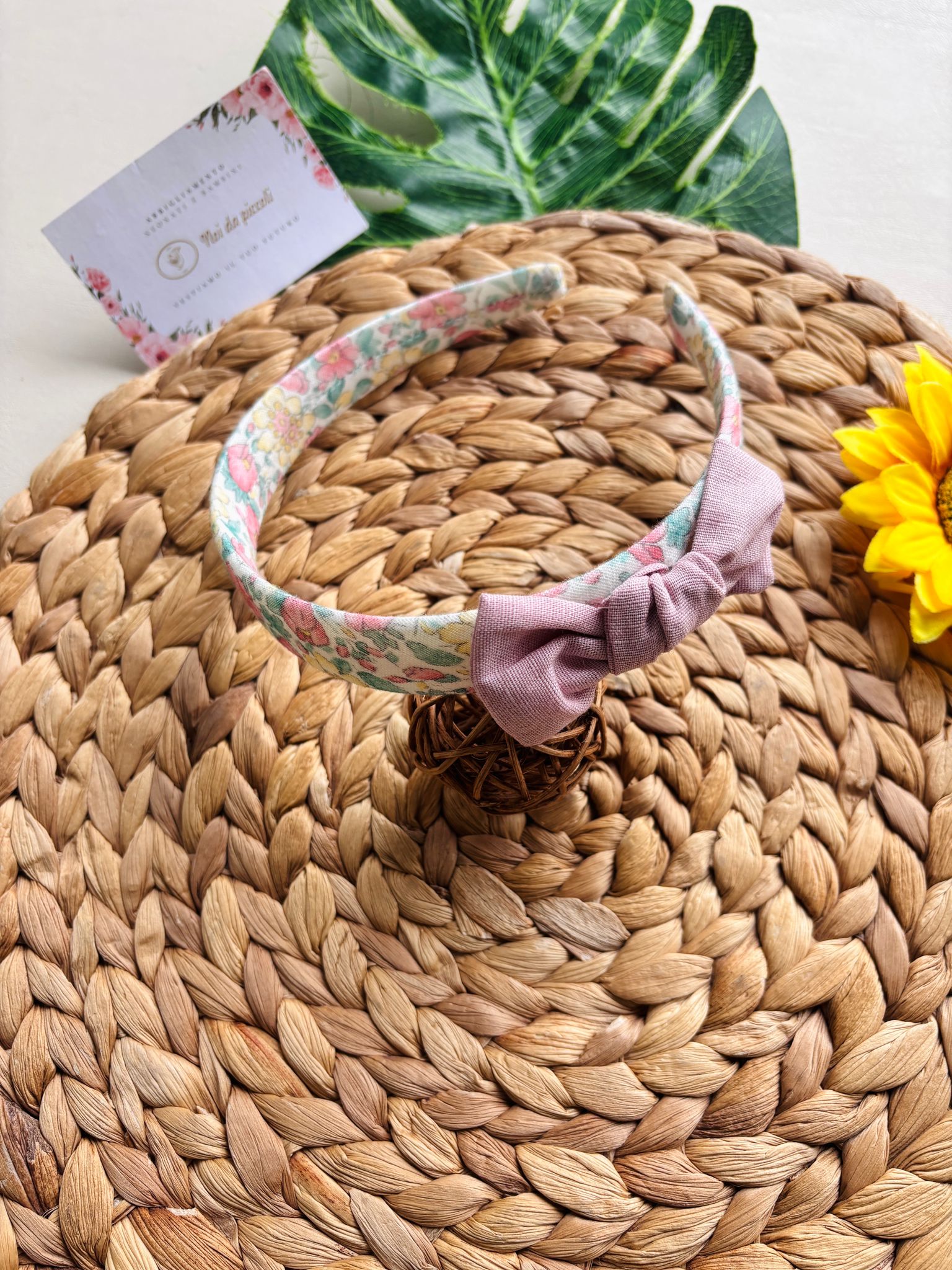 CERCHIETTO CON FIORELLINI COLORATI E FIOCCHETTO ROSA - Noi da piccoli