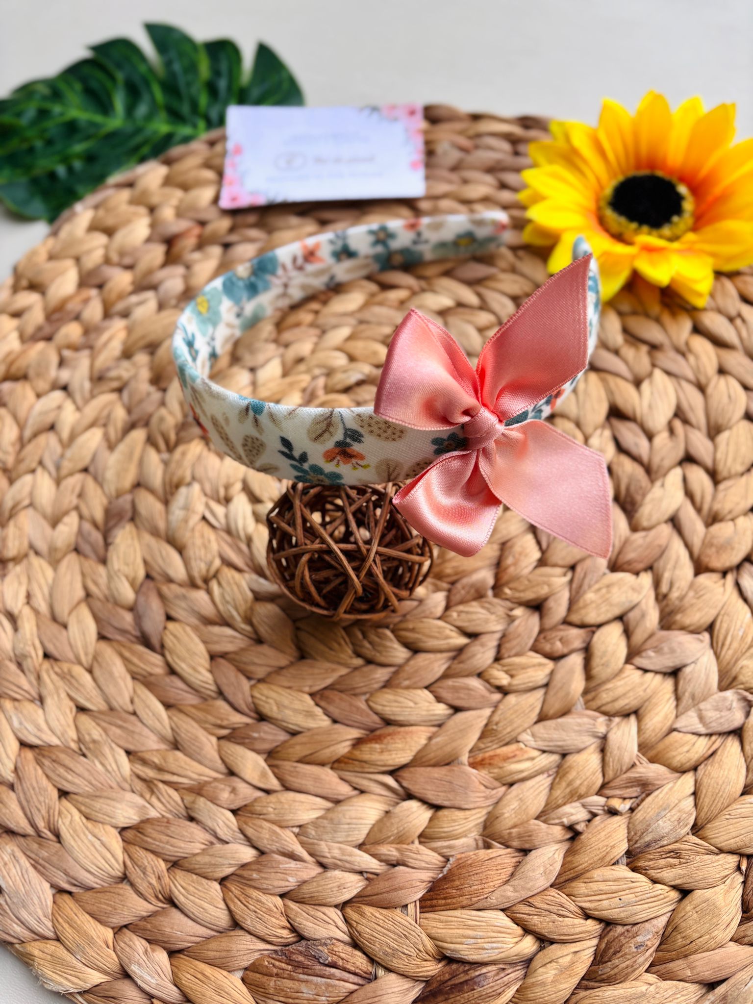 CERCHIETTO CON FIORELLINI E FIOCCHETTO SALMONE - Noi da piccoli