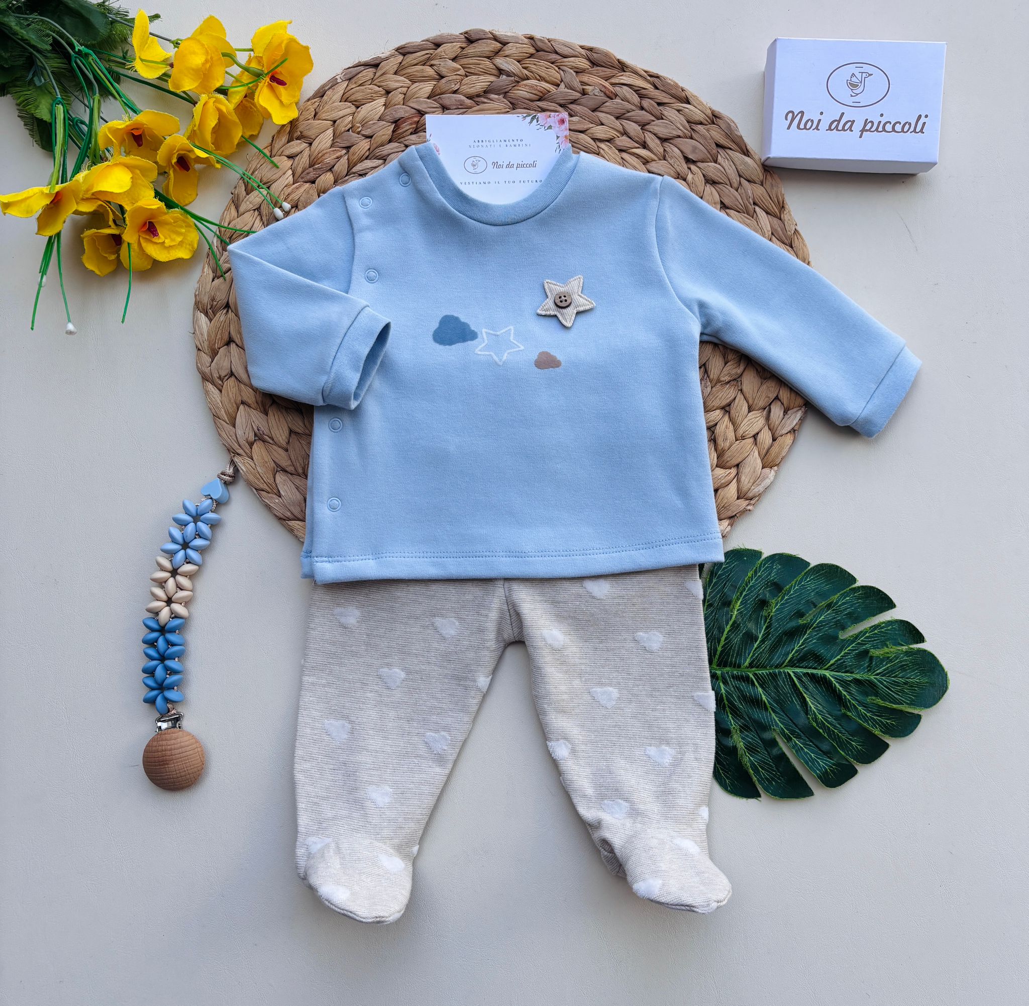 COMPLETO 2 PZ IN CALDO COTONE CON CUORICINI E STELLINE  BEIGE E CIELO