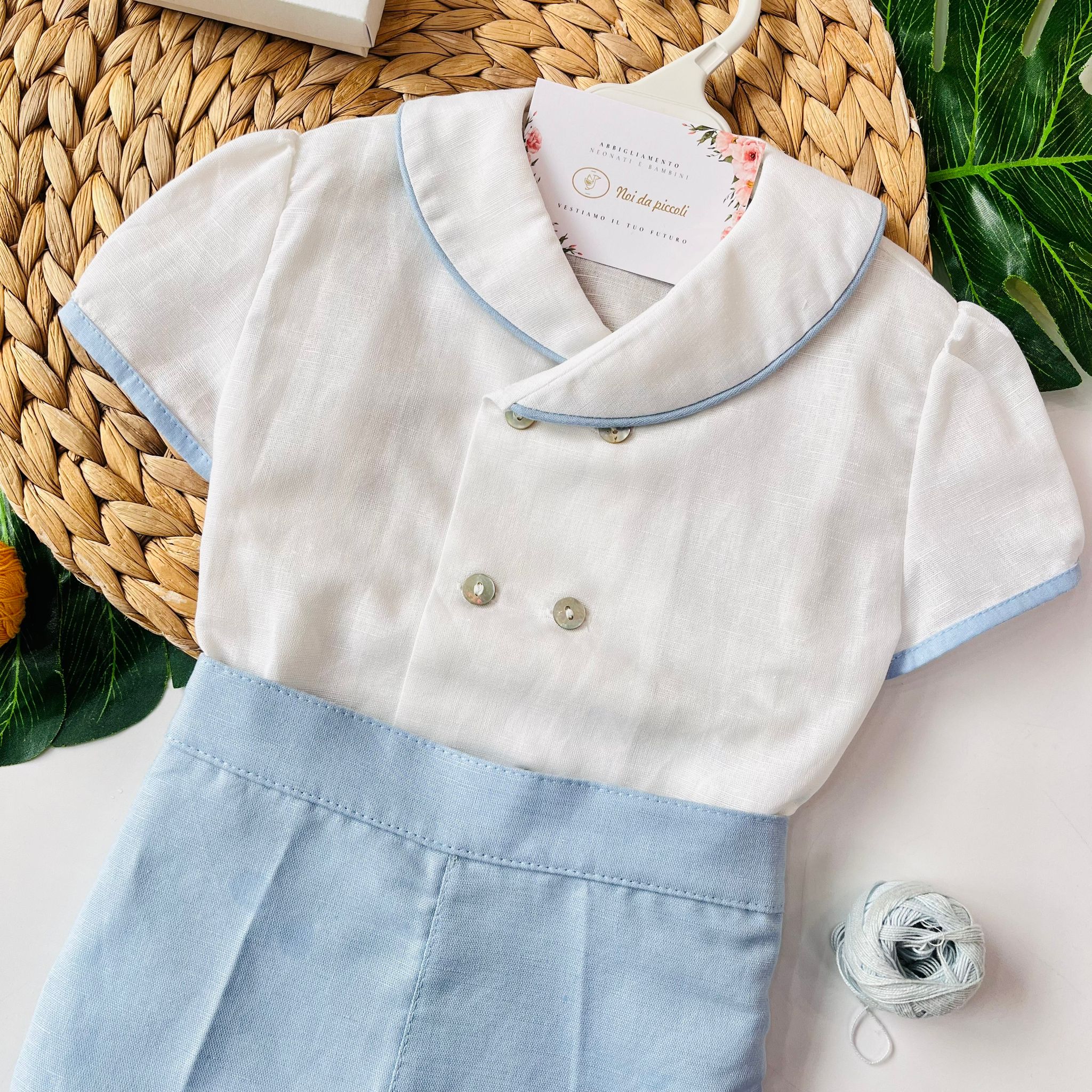 COMPLETO 2 PZ CERIMONIALE CON DOPPI BOTTONCINI IN MADREPERLA CIELO - Noi da piccoli