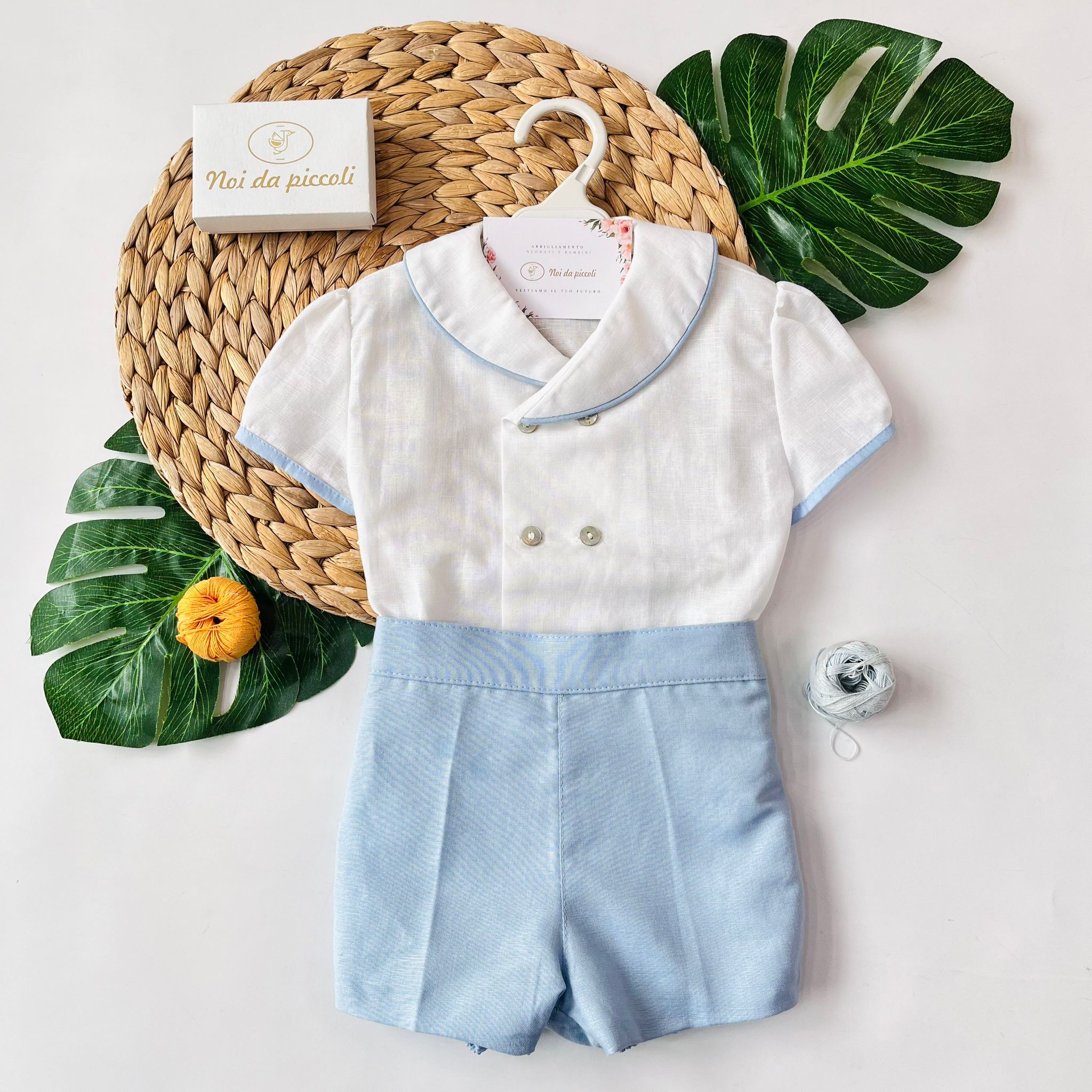 COMPLETO 2 PZ CERIMONIALE CON DOPPI BOTTONCINI IN MADREPERLA CIELO - Noi da piccoli