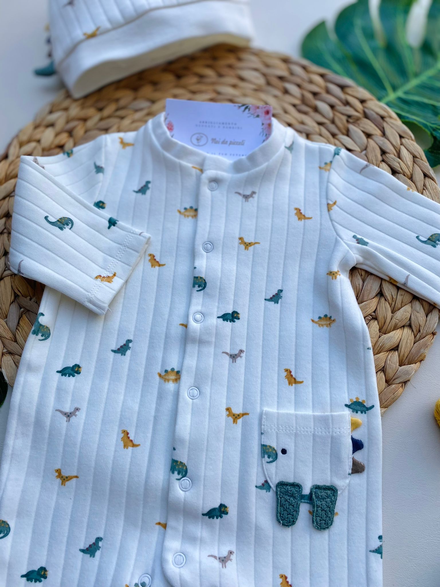 COMPLETO 2 PZ CON ANIMALI COLORATI FILATO CALDO BIANCO - Noi da piccoli