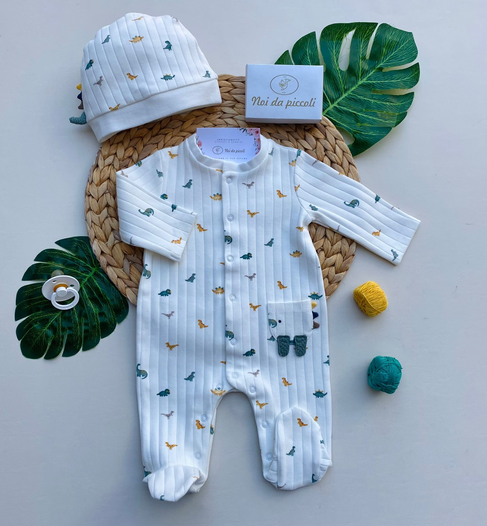 COMPLETO 2 PZ CON ANIMALI COLORATI FILATO CALDO BIANCO - Noi da piccoli